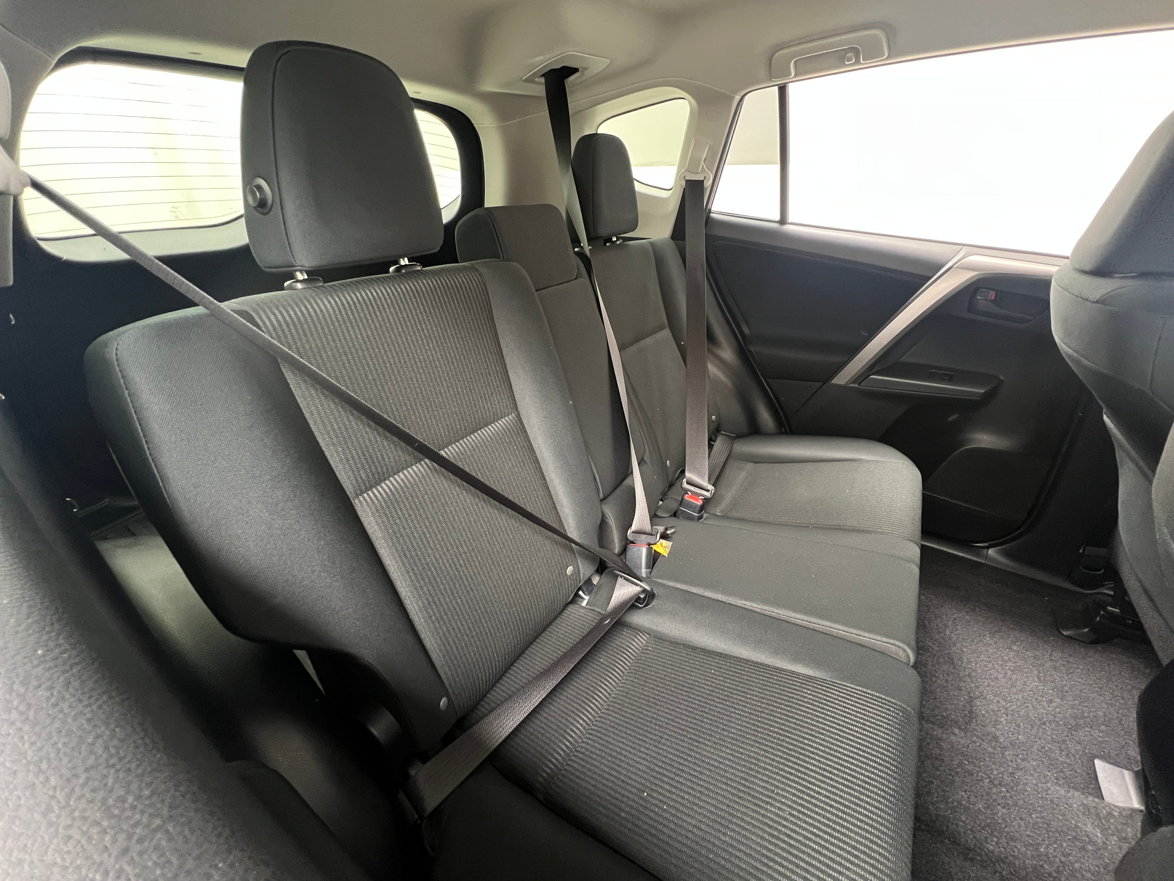 2018 Toyota RAV4 LE 6