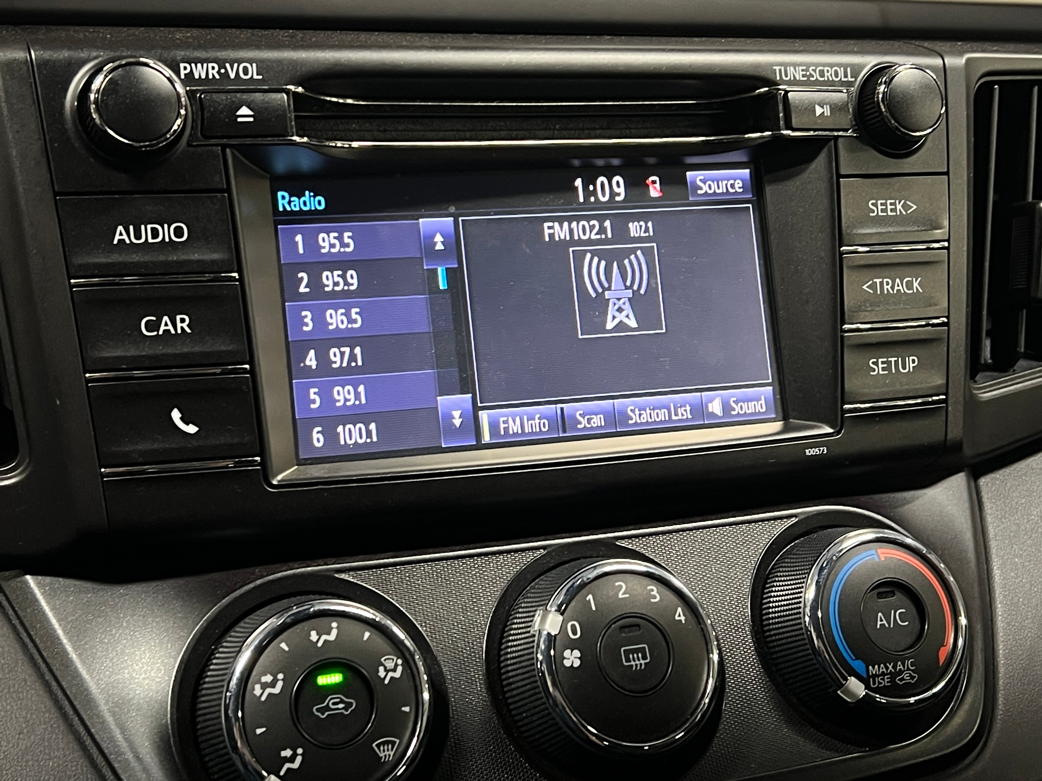 2018 Toyota RAV4 LE 4