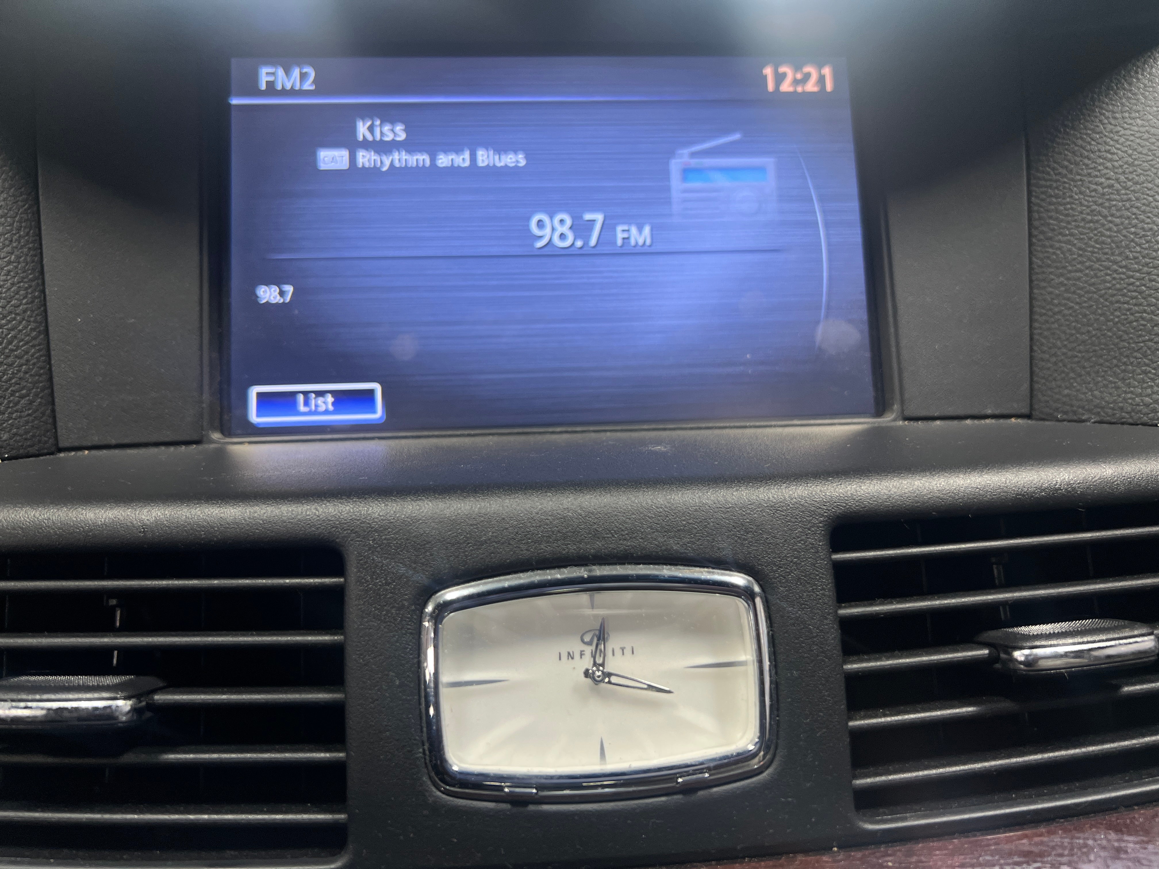 2016 INFINITI Q70  3