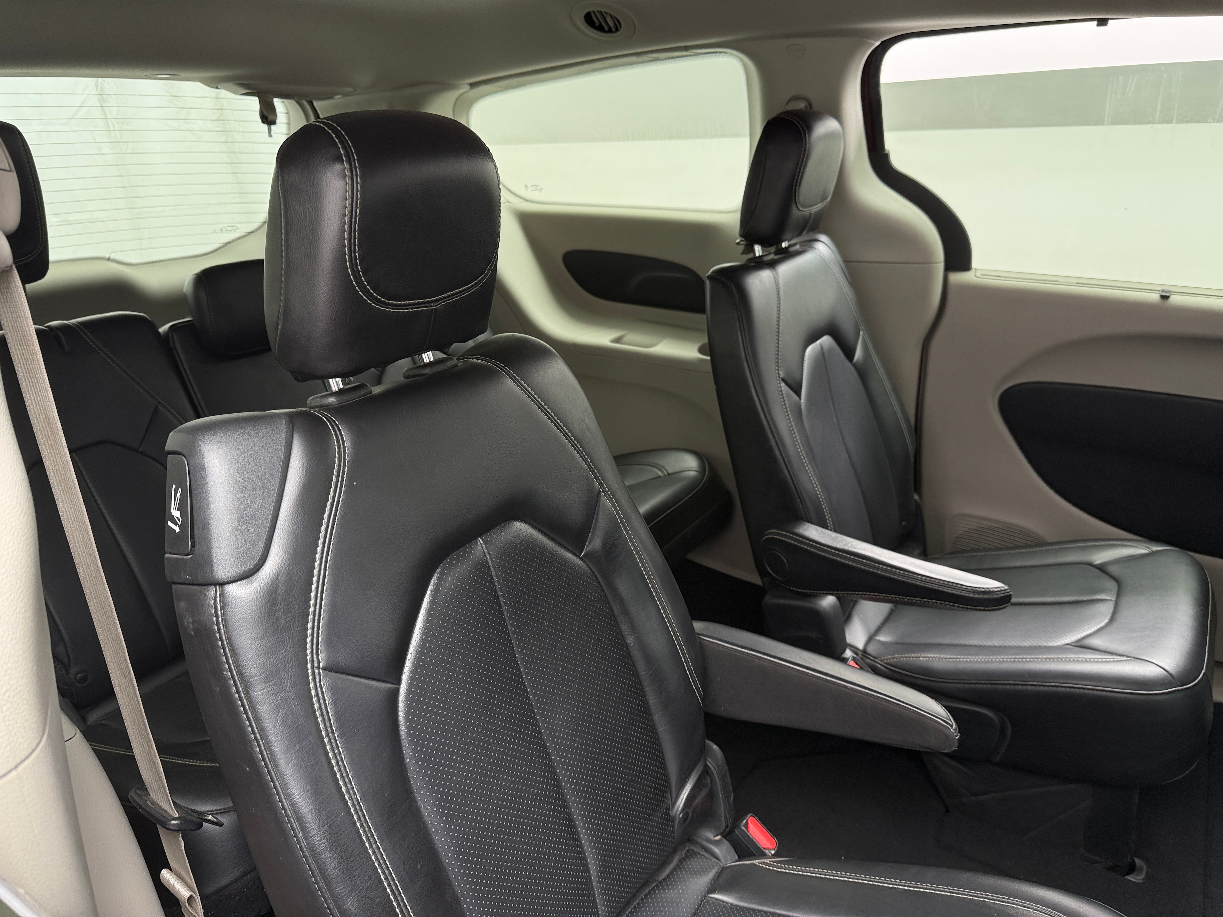 2020 Chrysler Voyager LXi 5