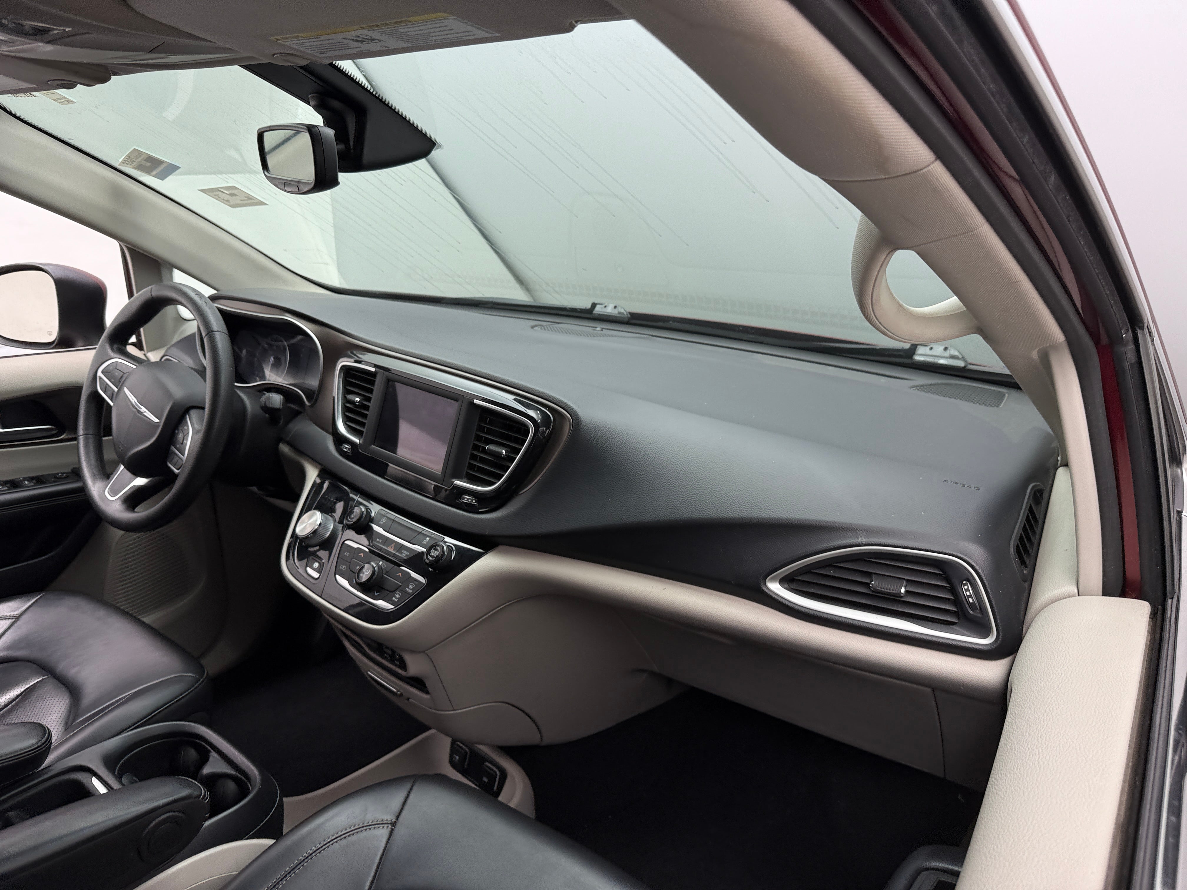 2020 Chrysler Voyager LXi 2
