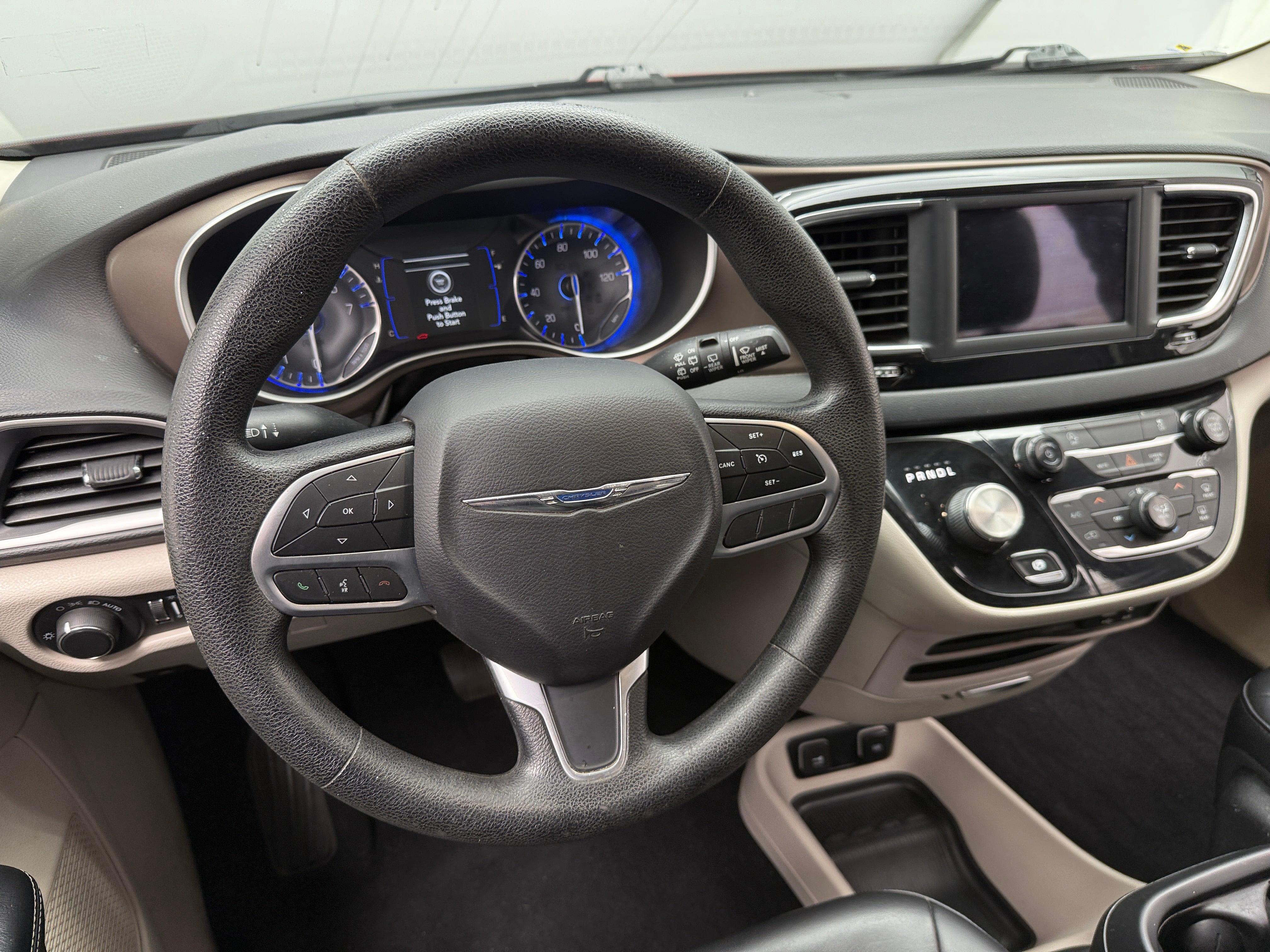2020 Chrysler Voyager LXi 4