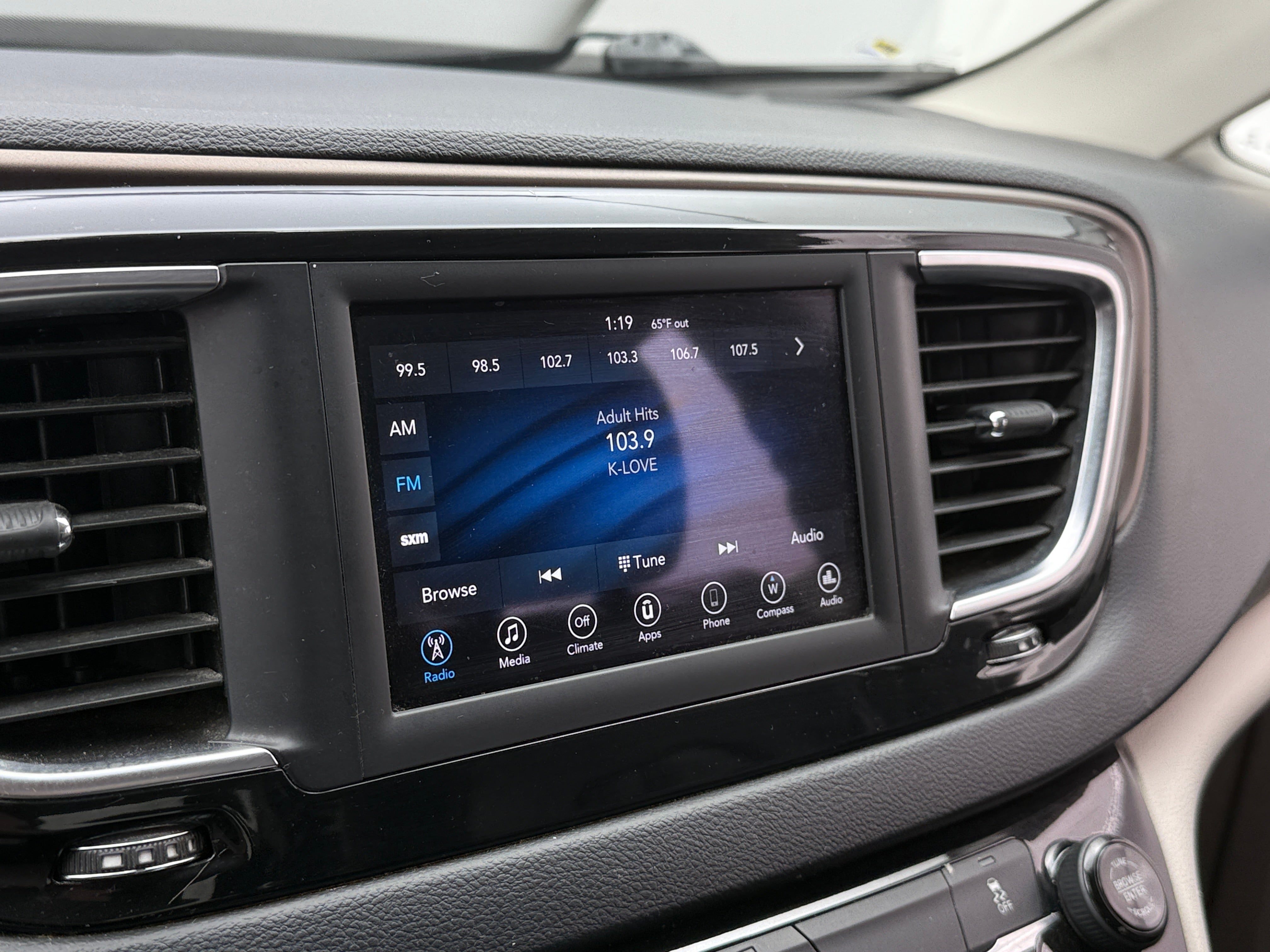 2020 Chrysler Voyager LXi 3