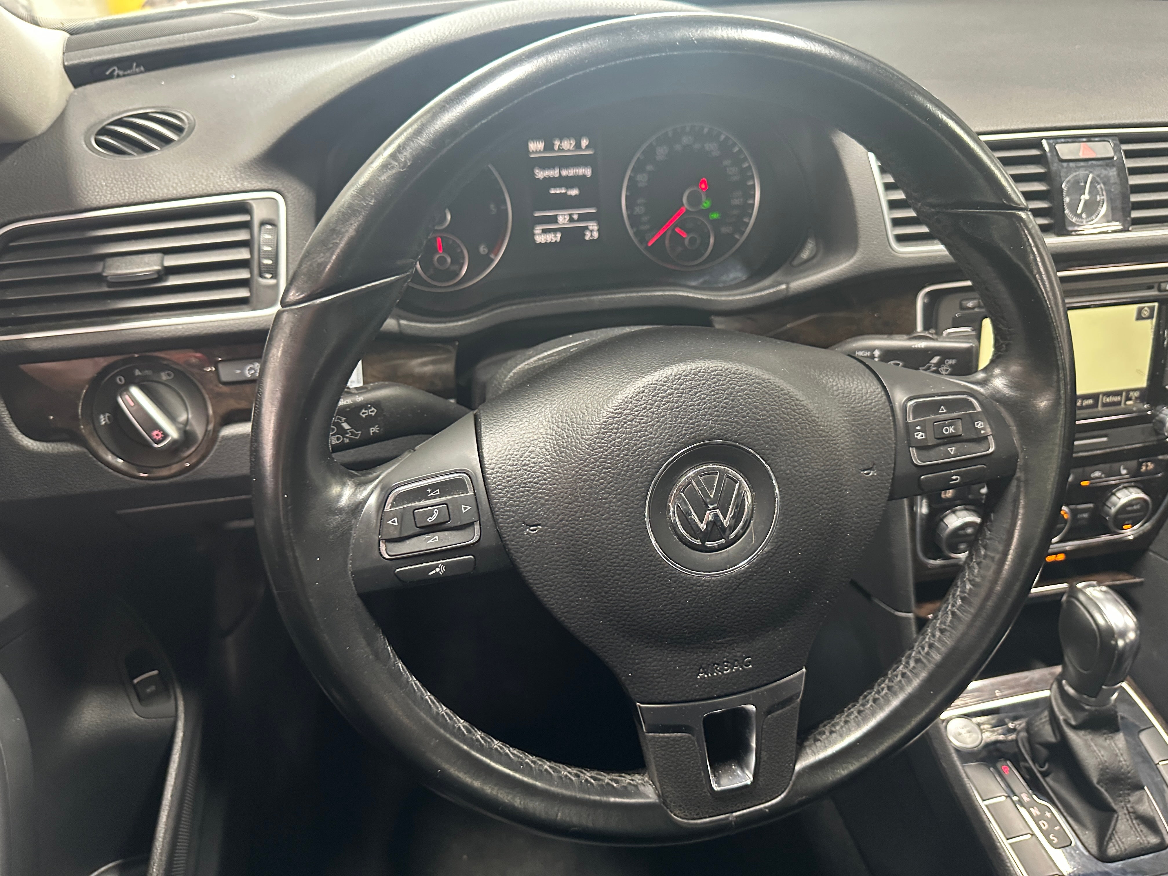 2014 Volkswagen Passat SEL 4
