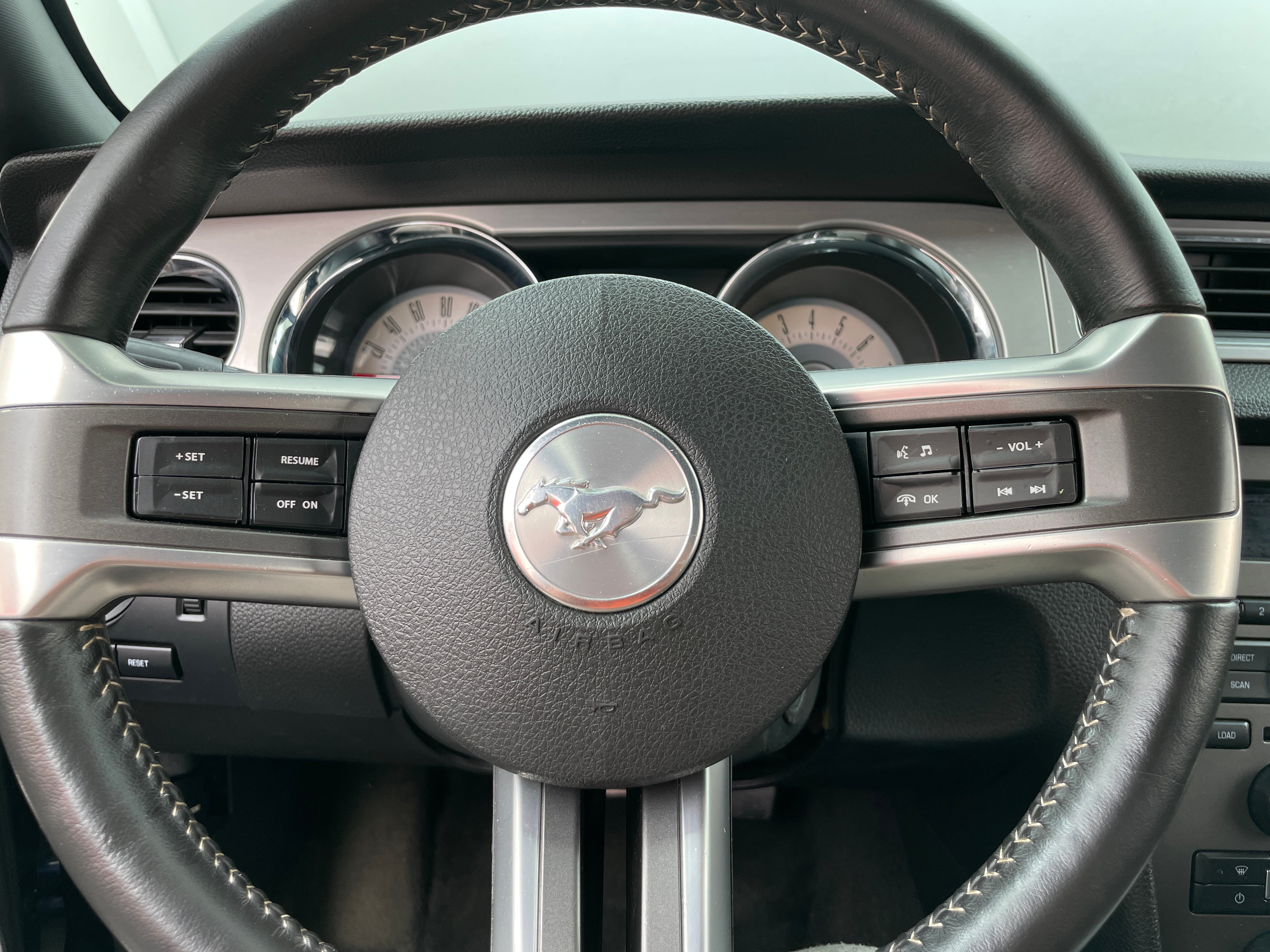 2012 Ford Mustang GT Premium 3