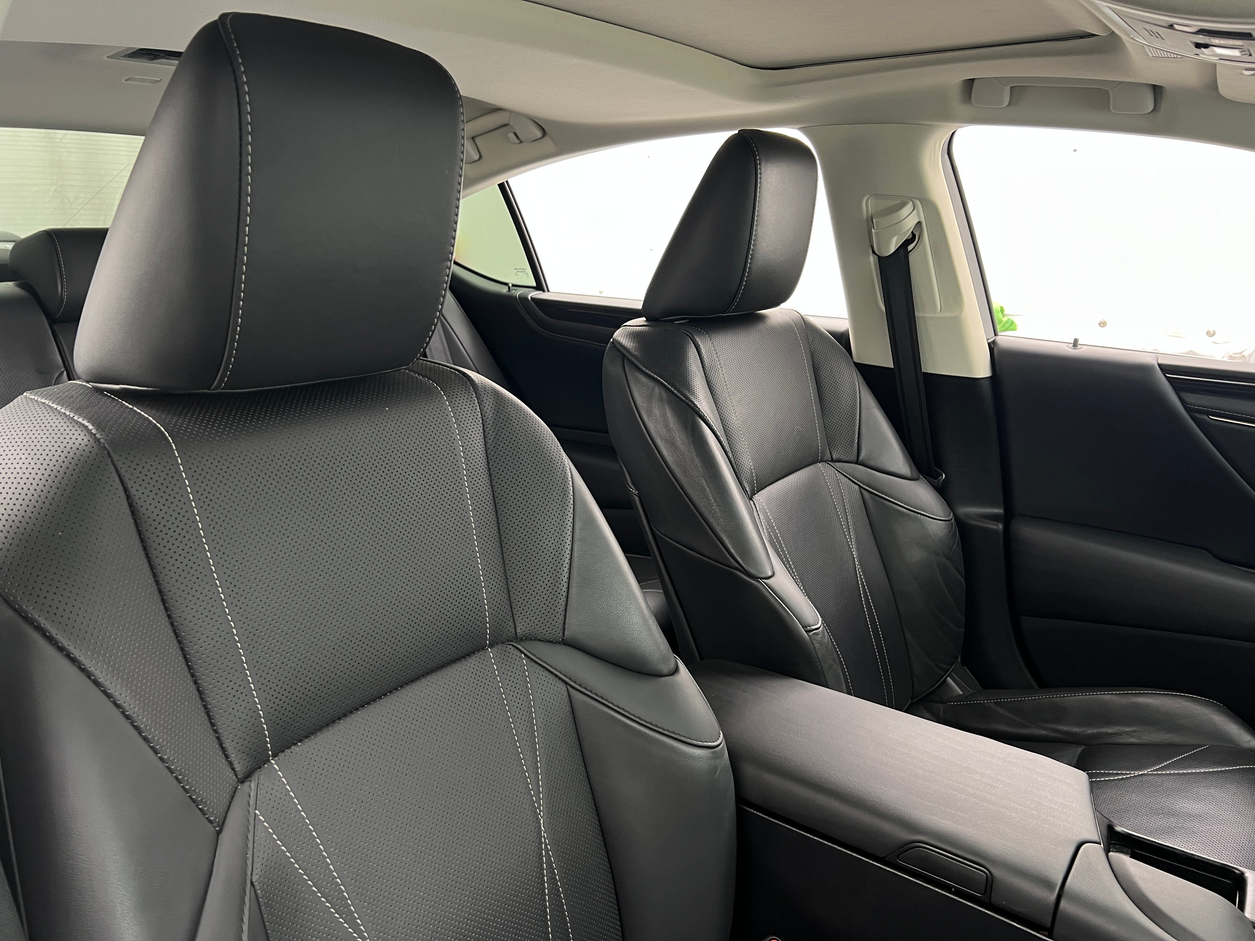 2019 Lexus ES Hybrid 300h Luxury 2