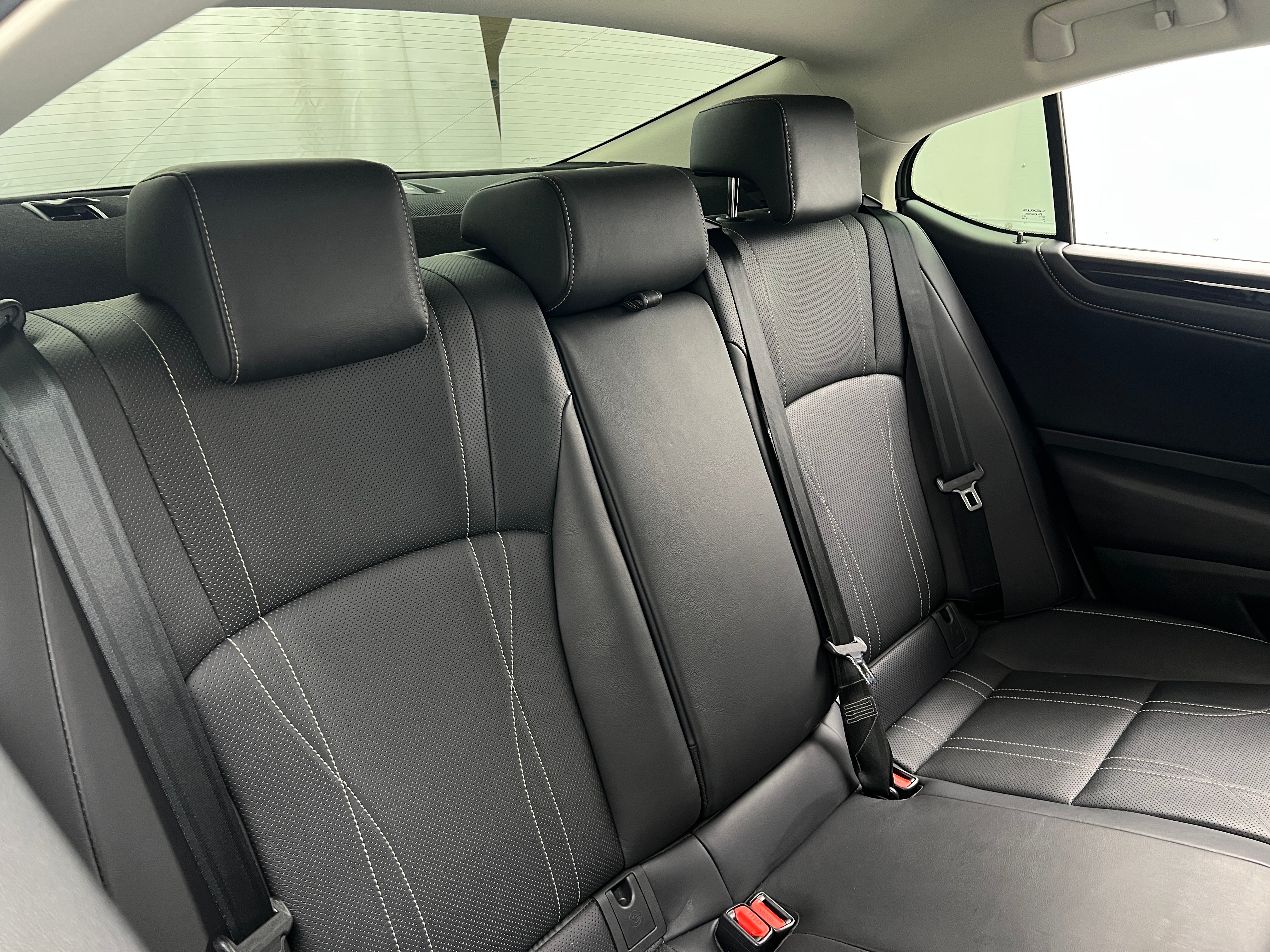 2019 Lexus ES Hybrid 300h Luxury 6
