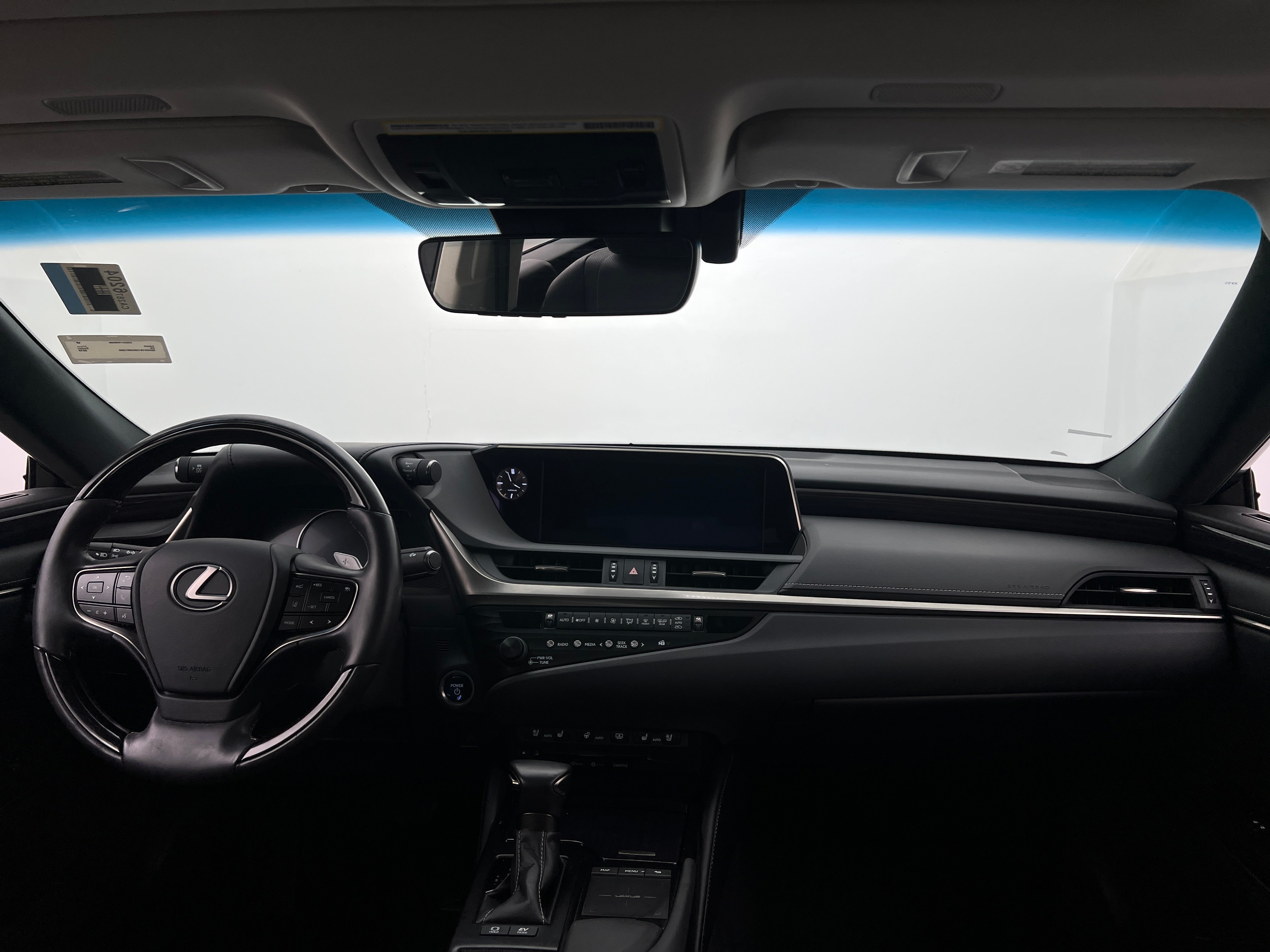 2019 Lexus ES Hybrid 300h Luxury 3