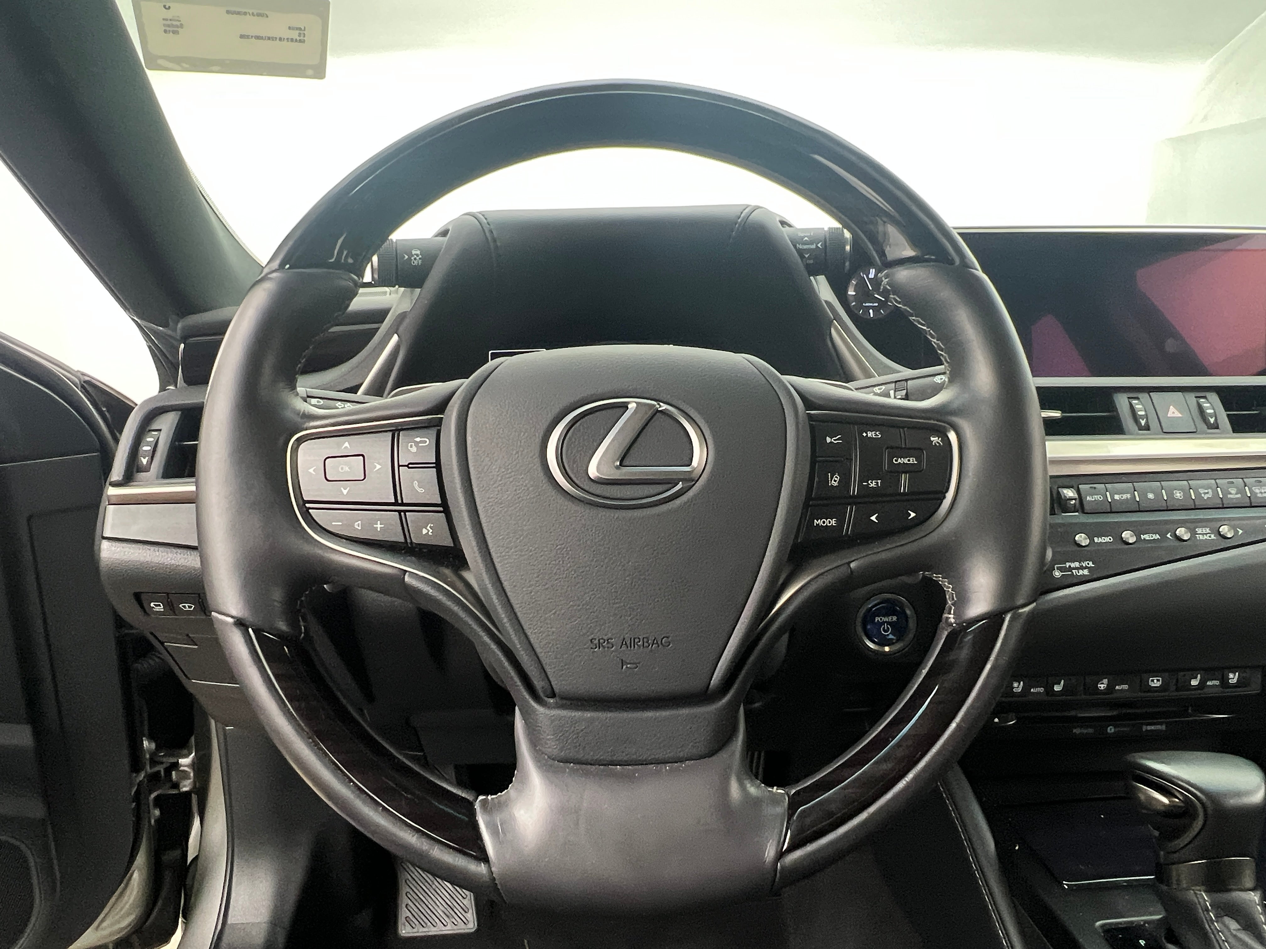 2019 Lexus ES Hybrid 300h Luxury 5