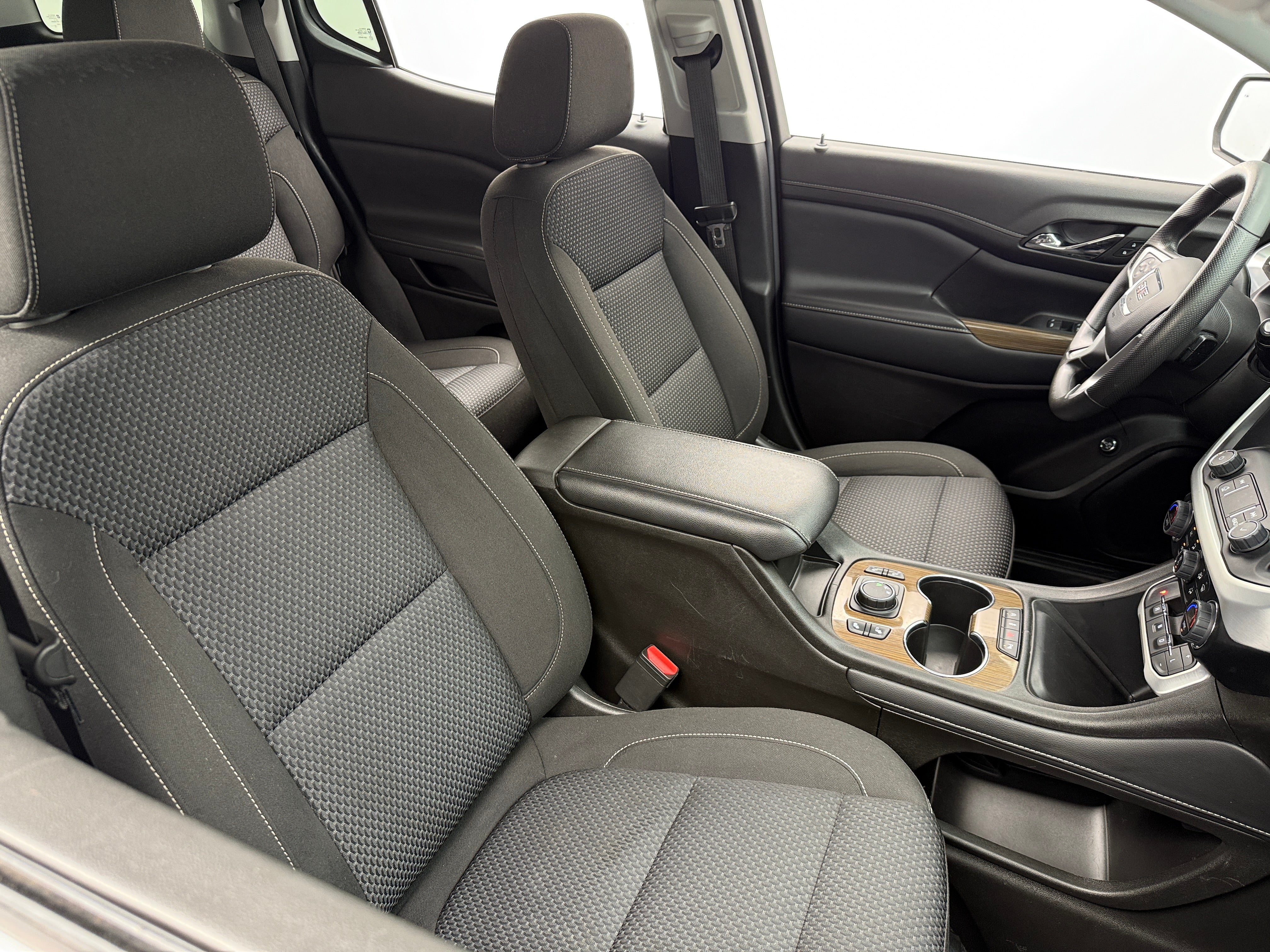 2023 GMC Acadia SLE 2