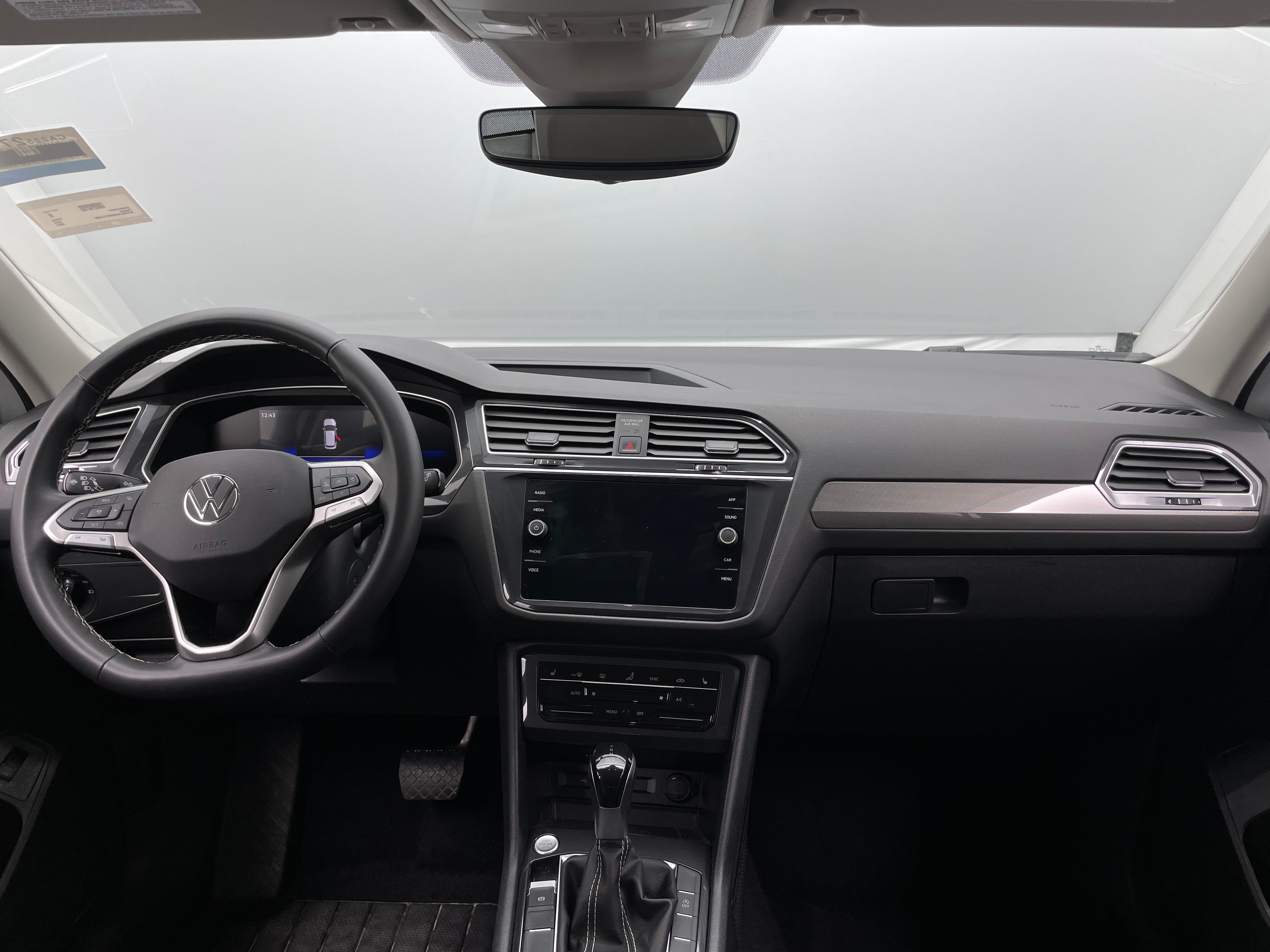 2024 Volkswagen Tiguan SE 2
