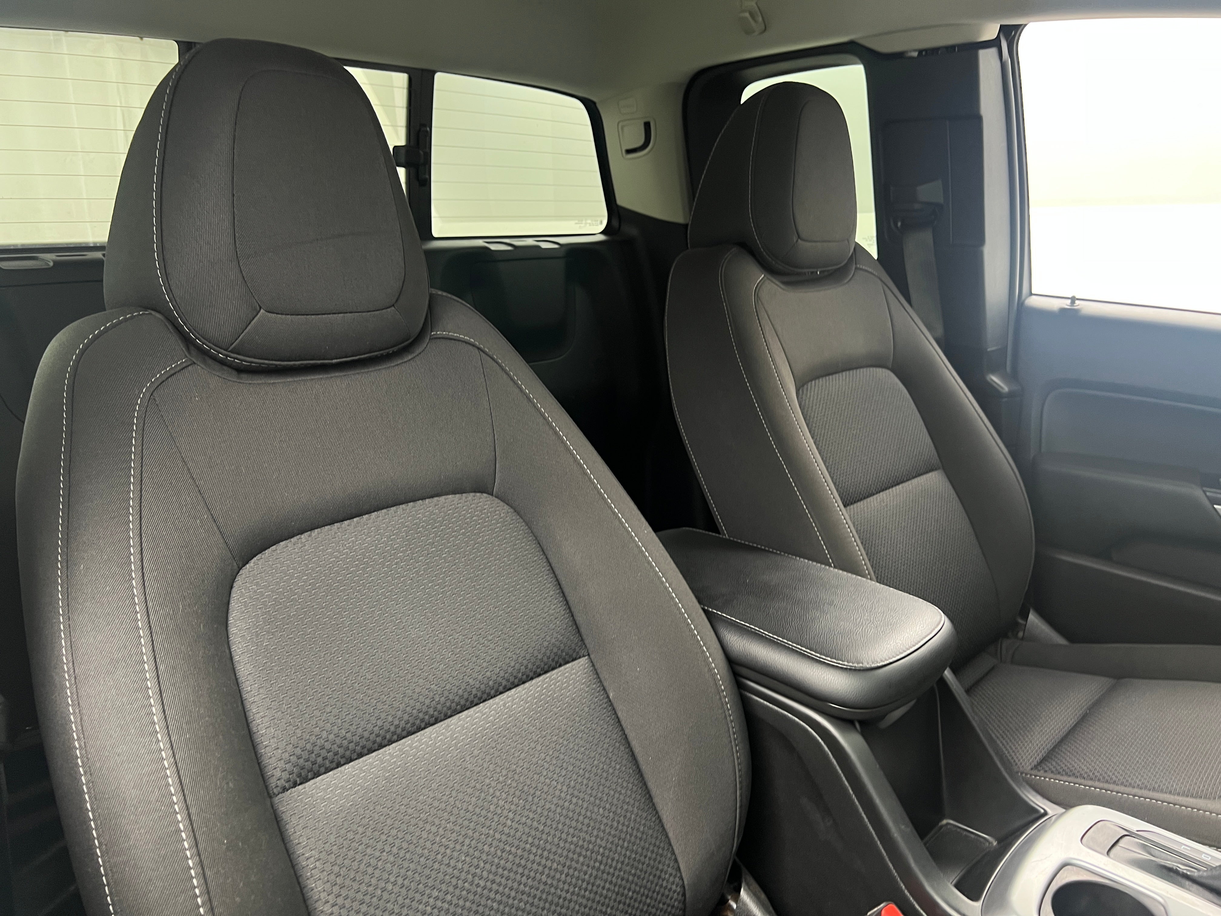 2022 Chevrolet Colorado LT 2