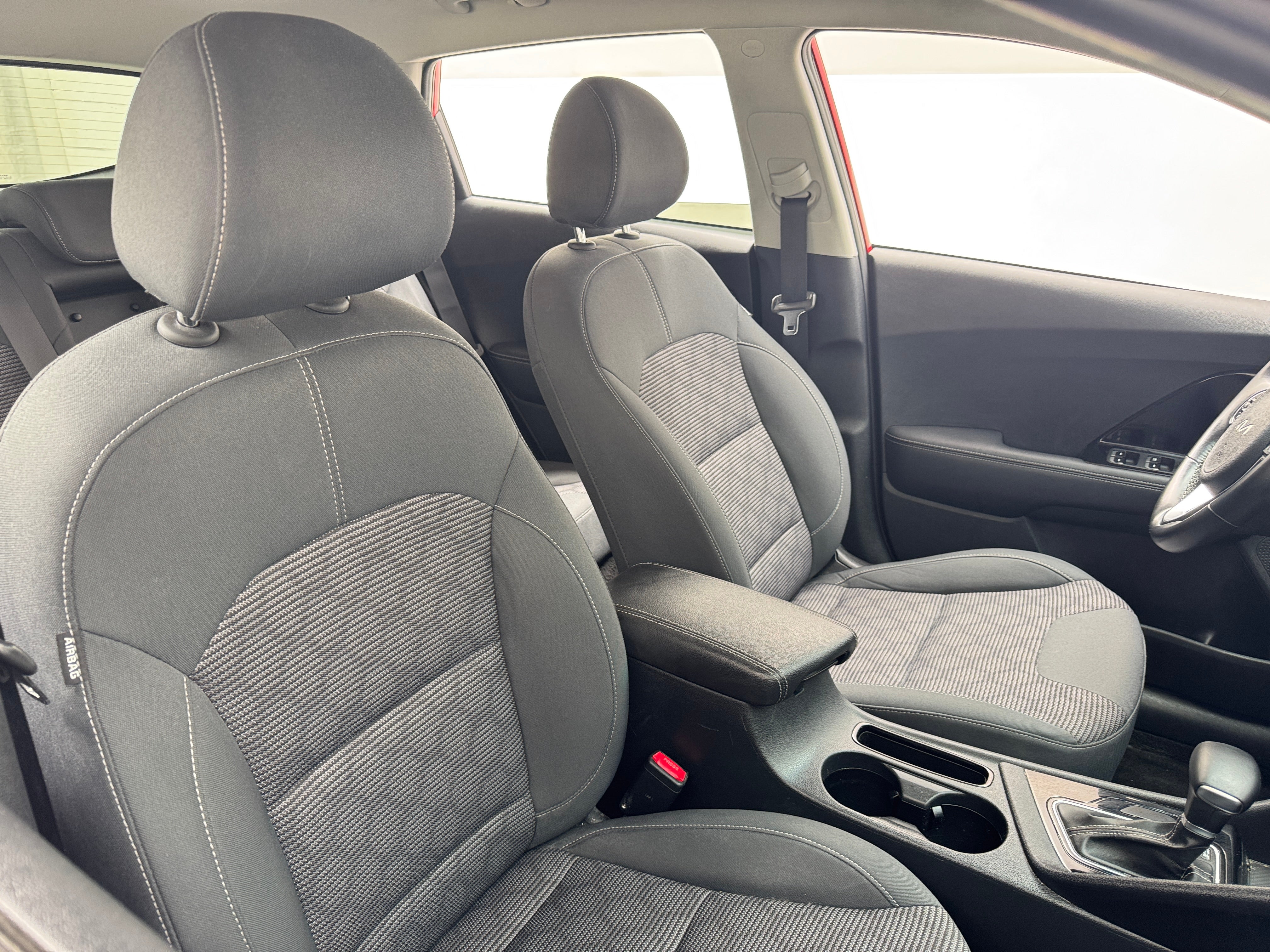 2022 Kia Niro LXS 2