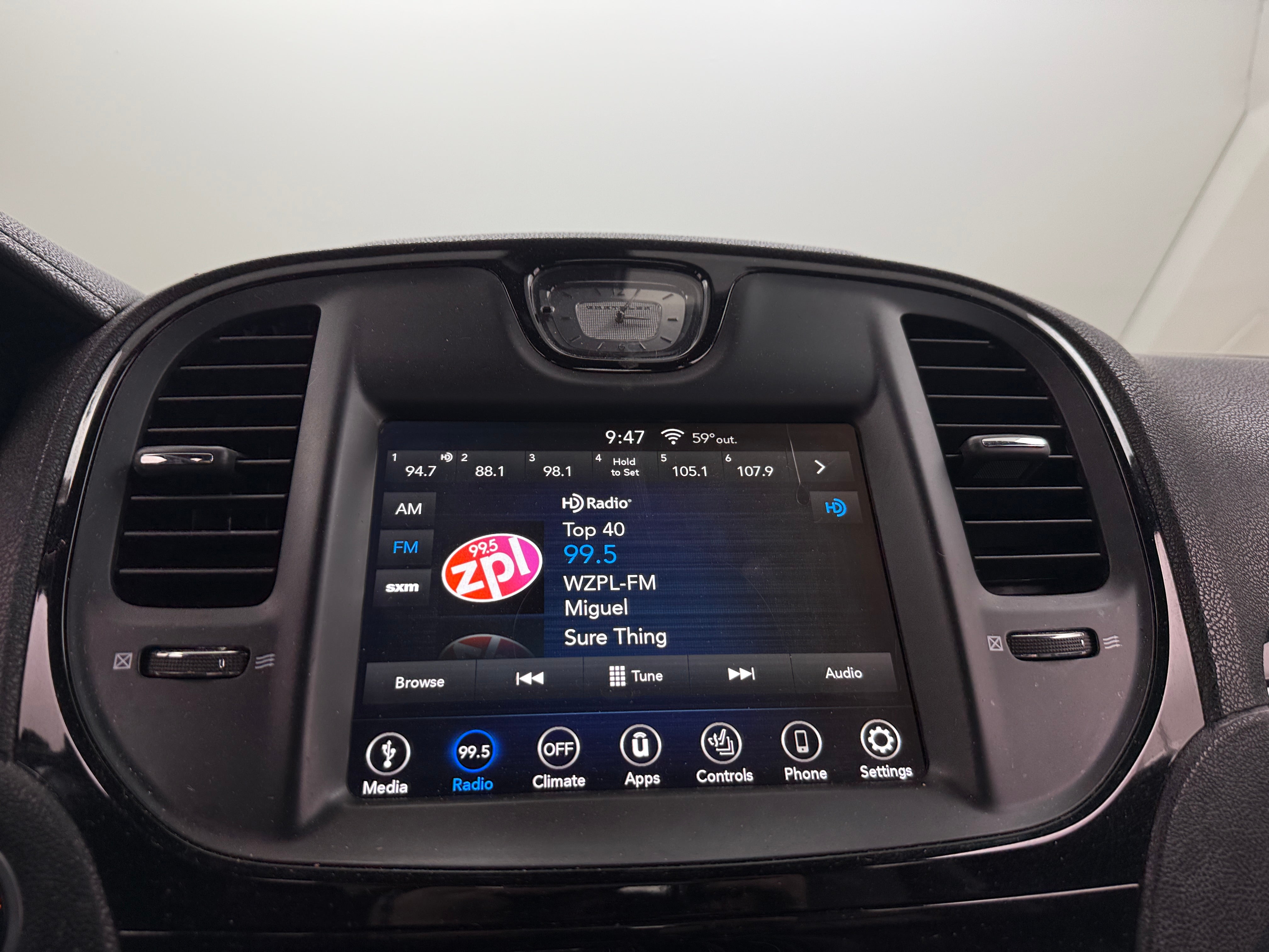 2018 Chrysler 300 S 3