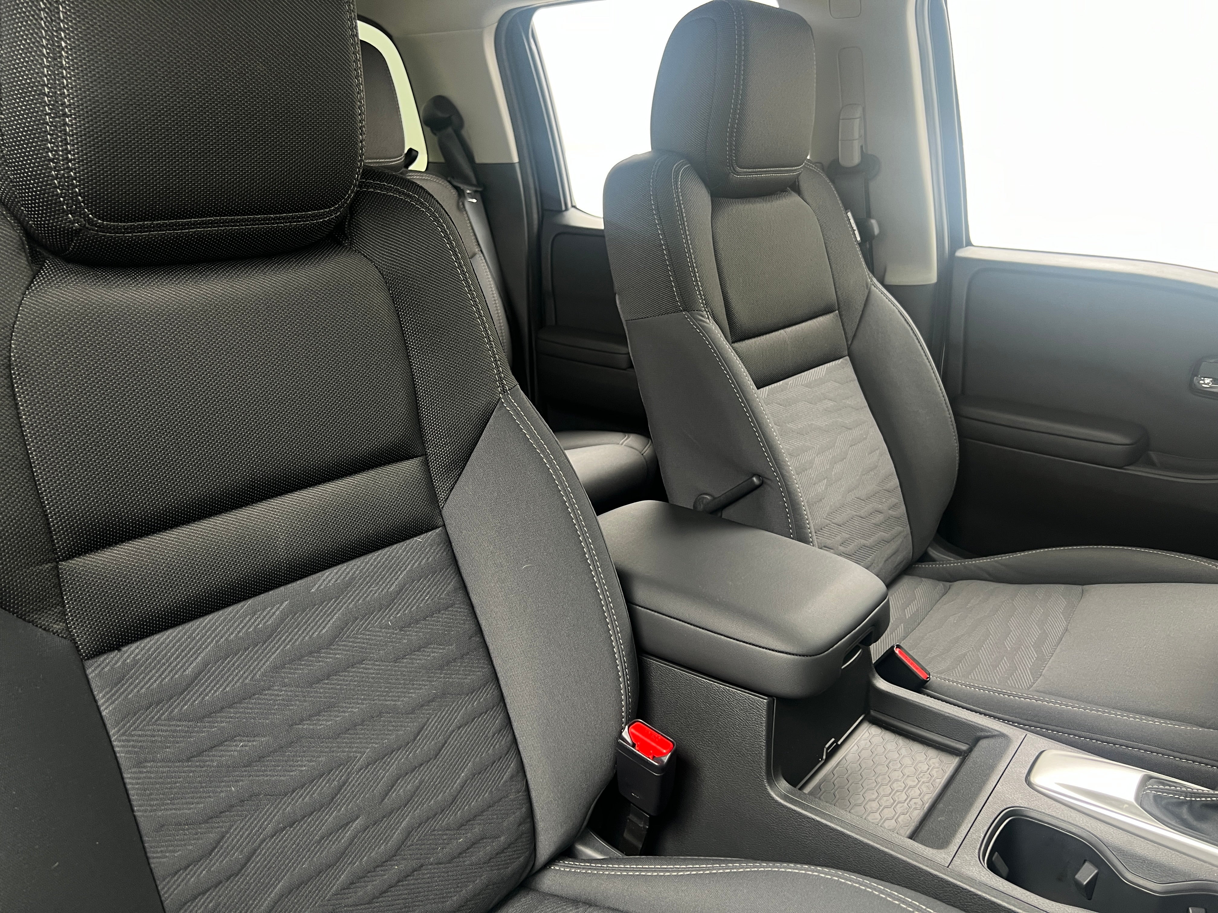 2024 Nissan Frontier SV 2