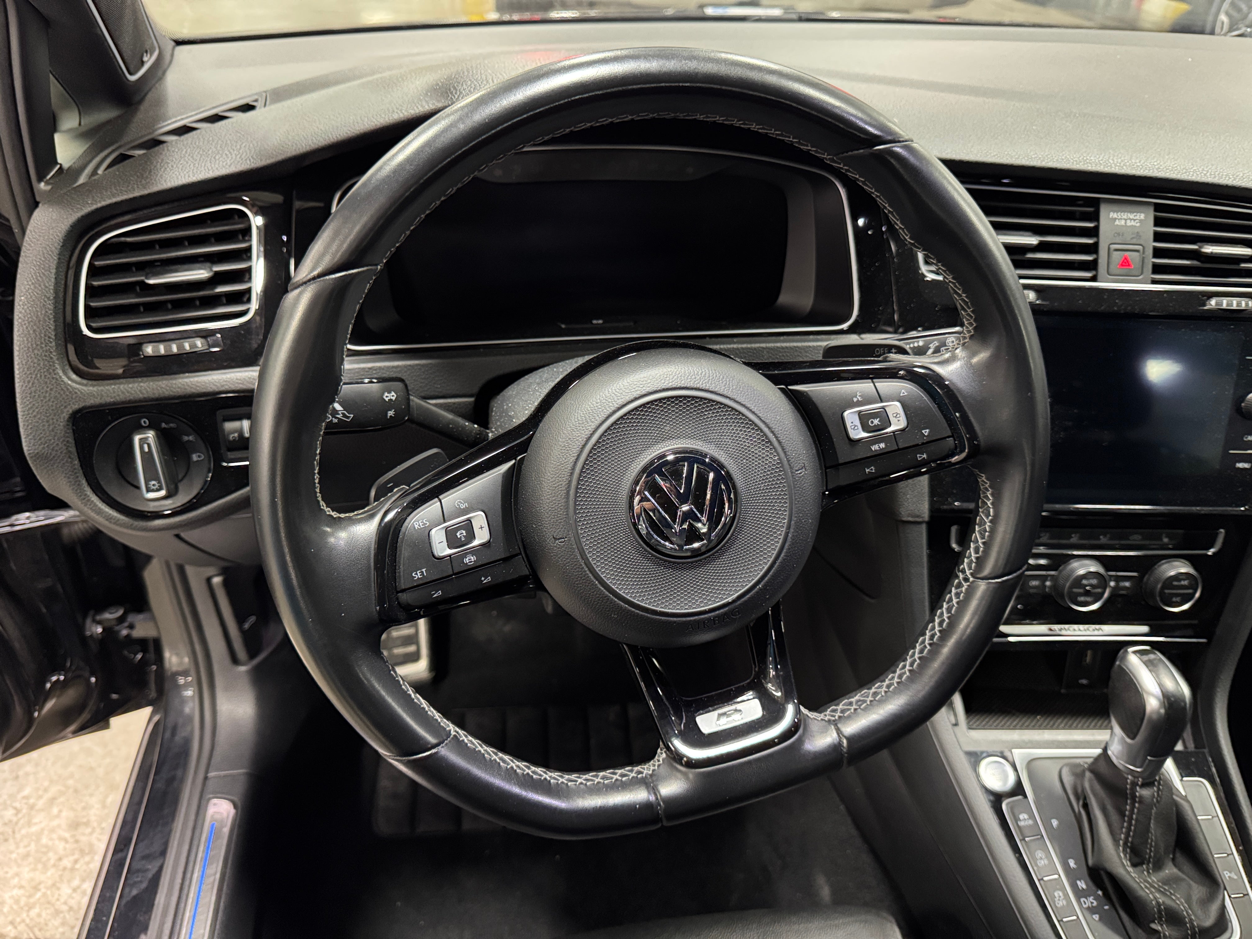 2019 Volkswagen Golf R 4