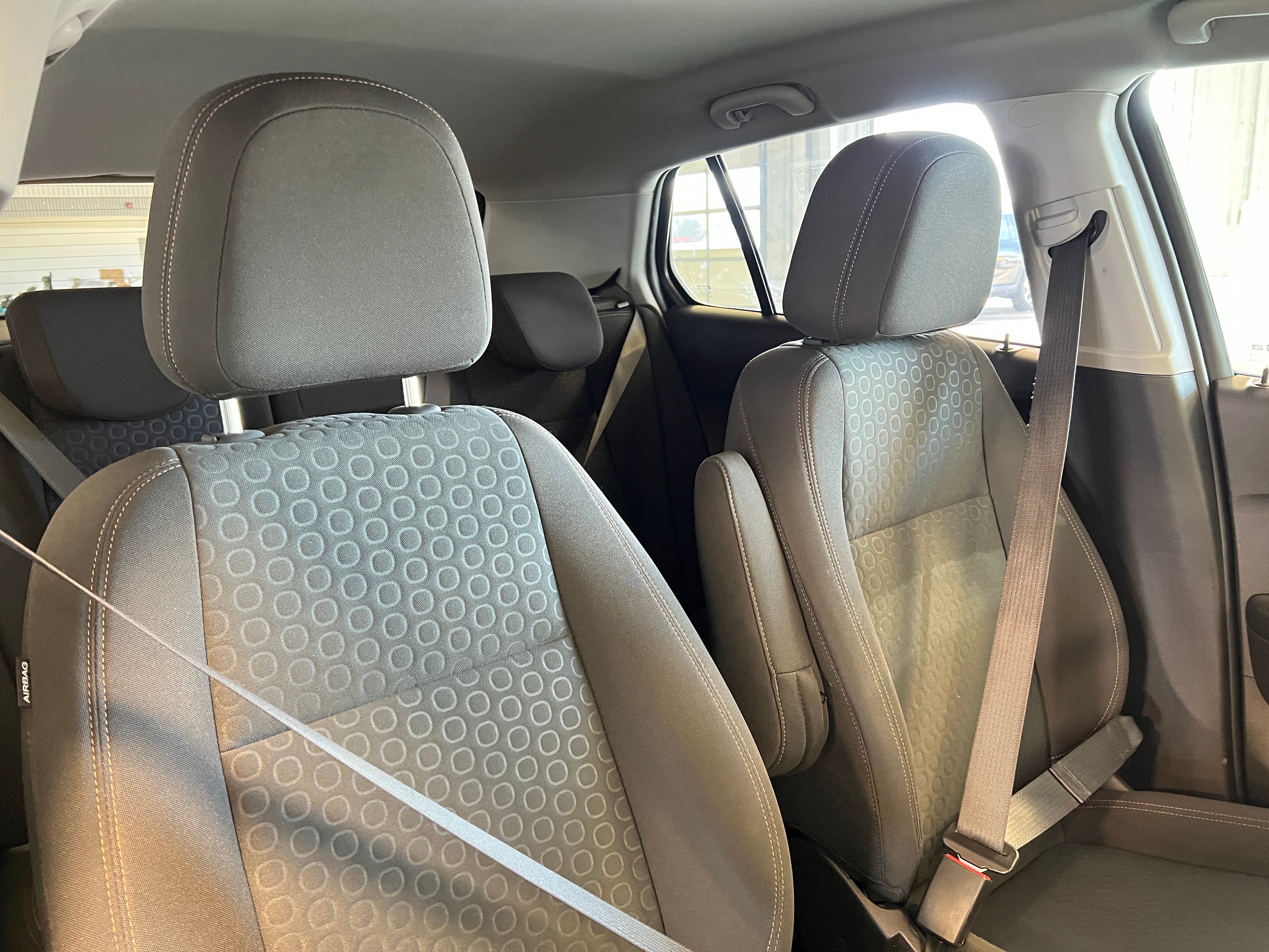 2022 Chevrolet Trax LS 2