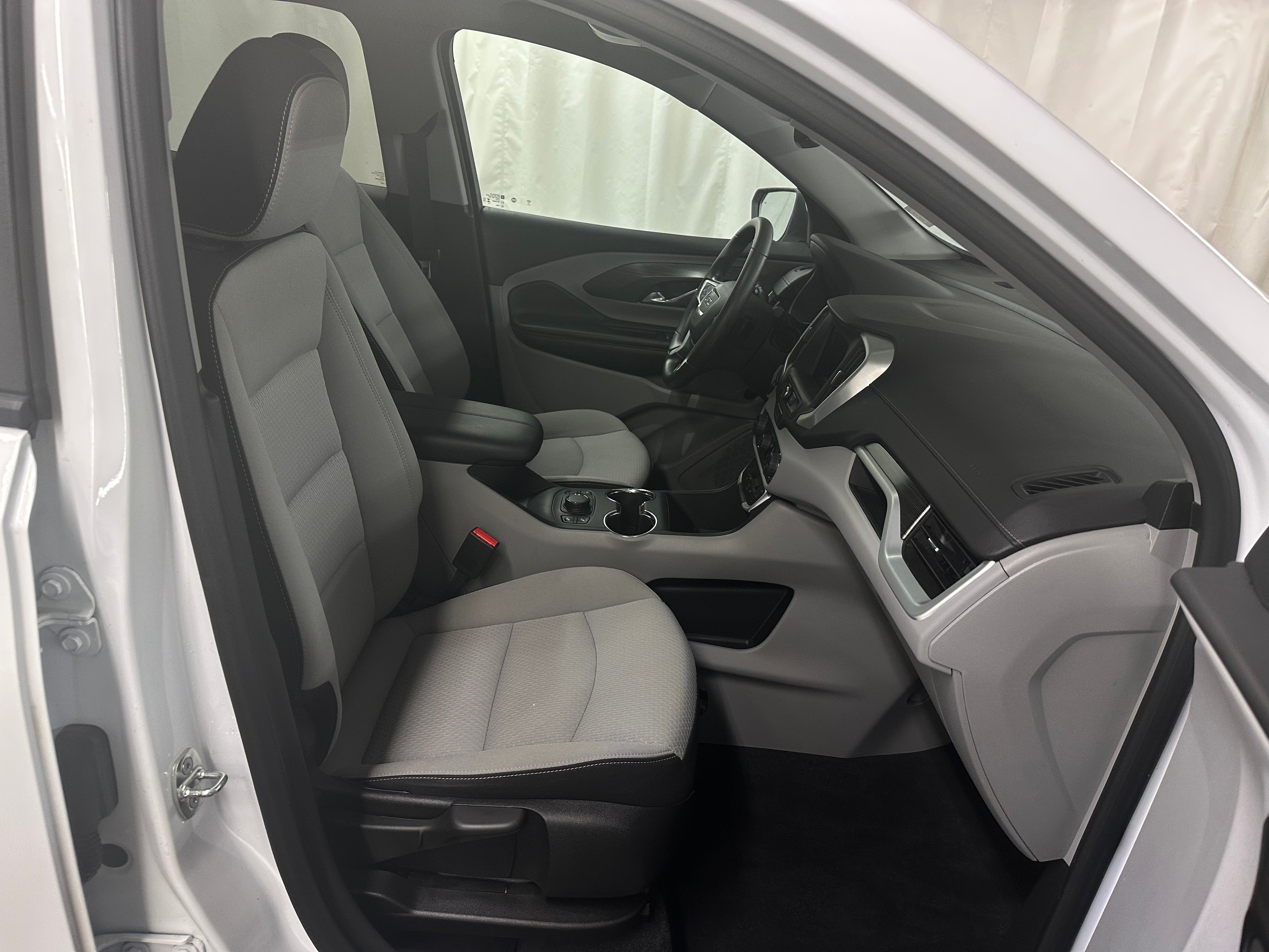 2023 GMC Terrain SLE 2