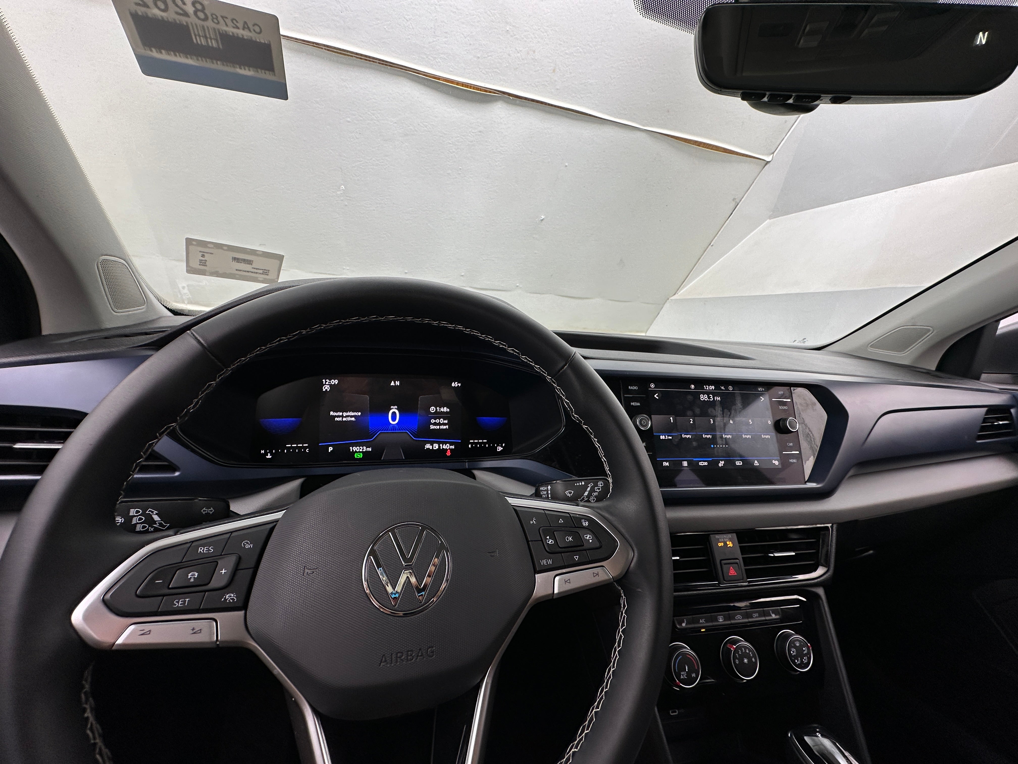 2023 Volkswagen Taos SE 2