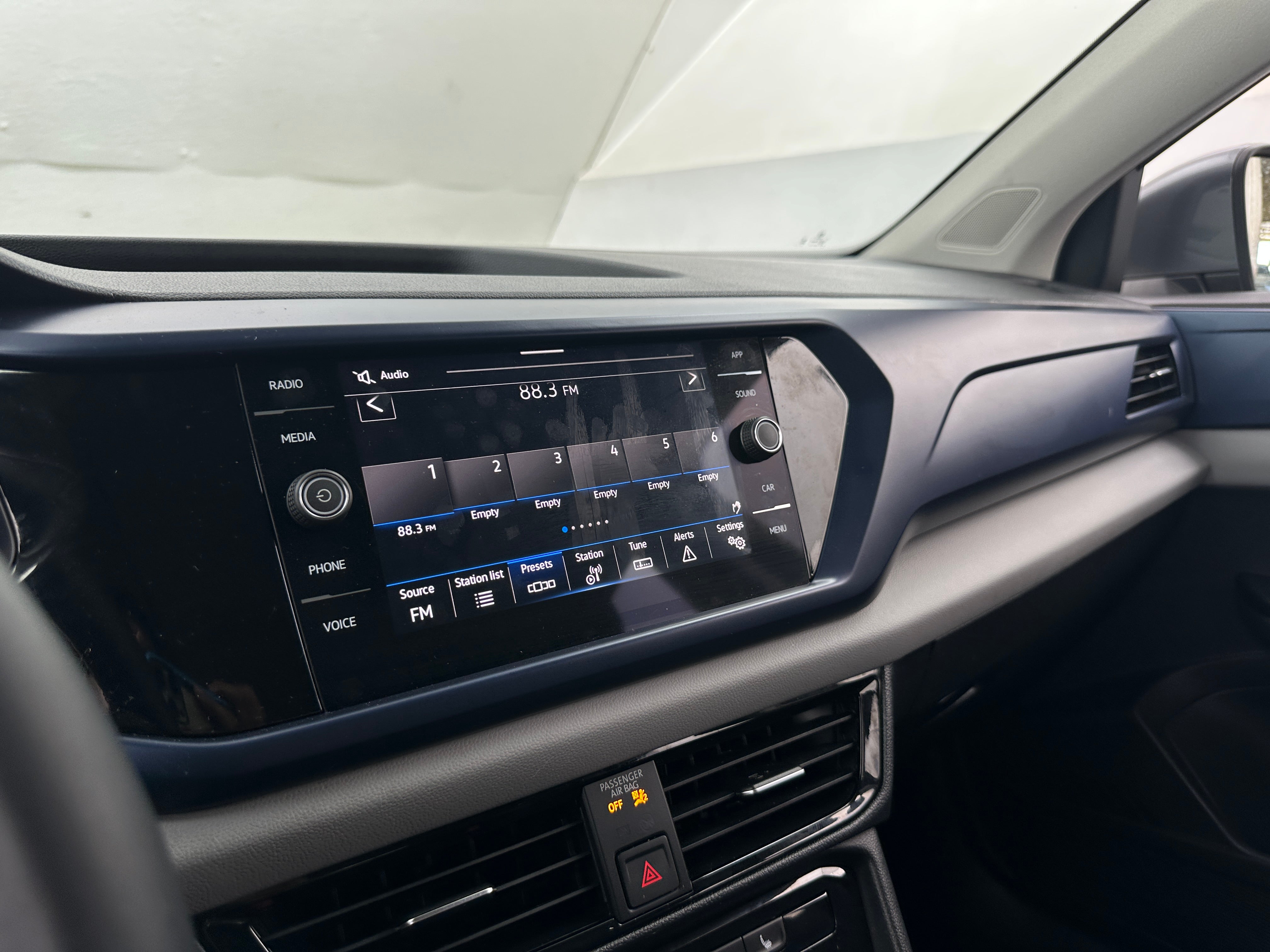 2023 Volkswagen Taos SE 3