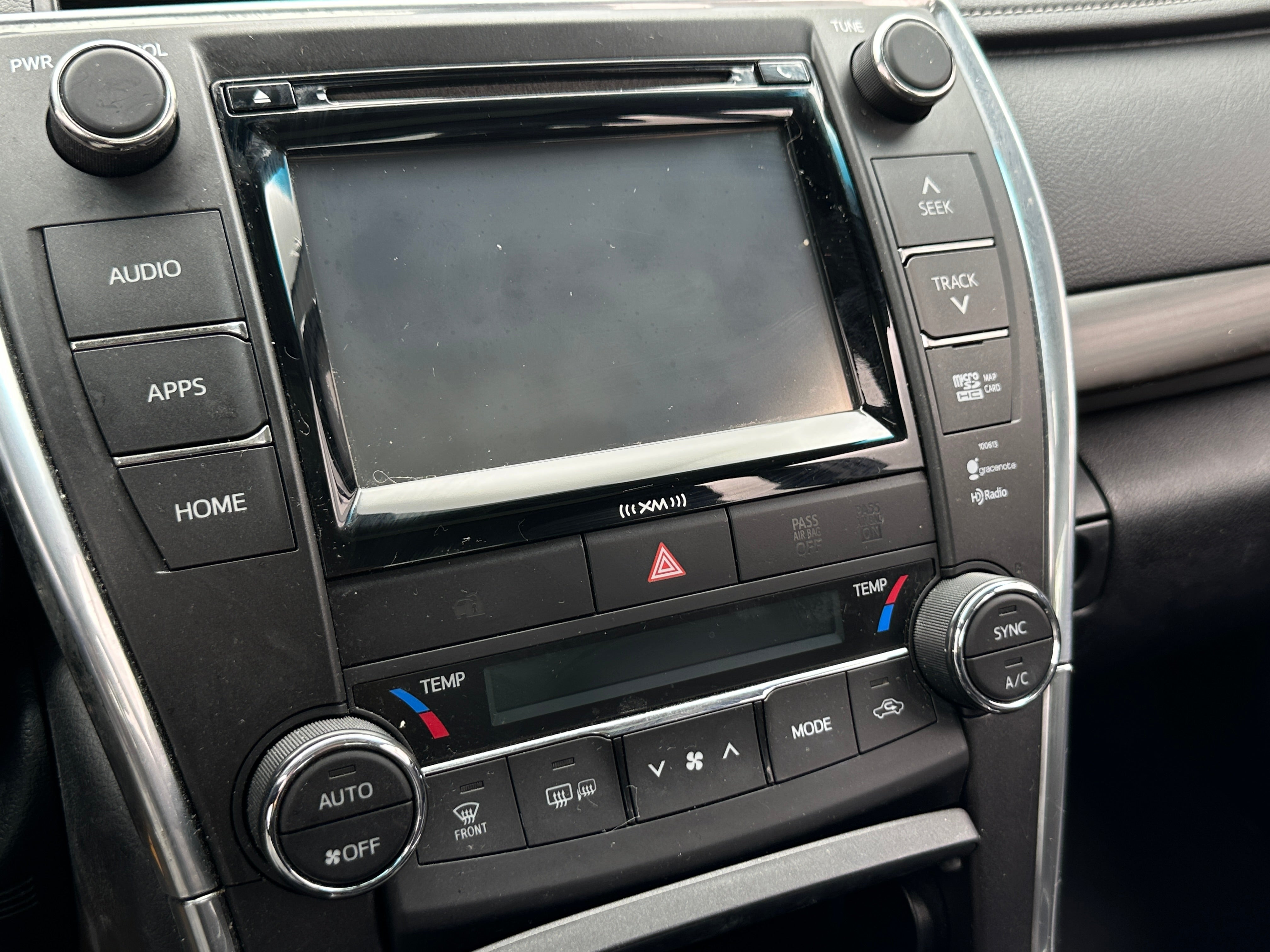 2016 Toyota Camry XLE 3