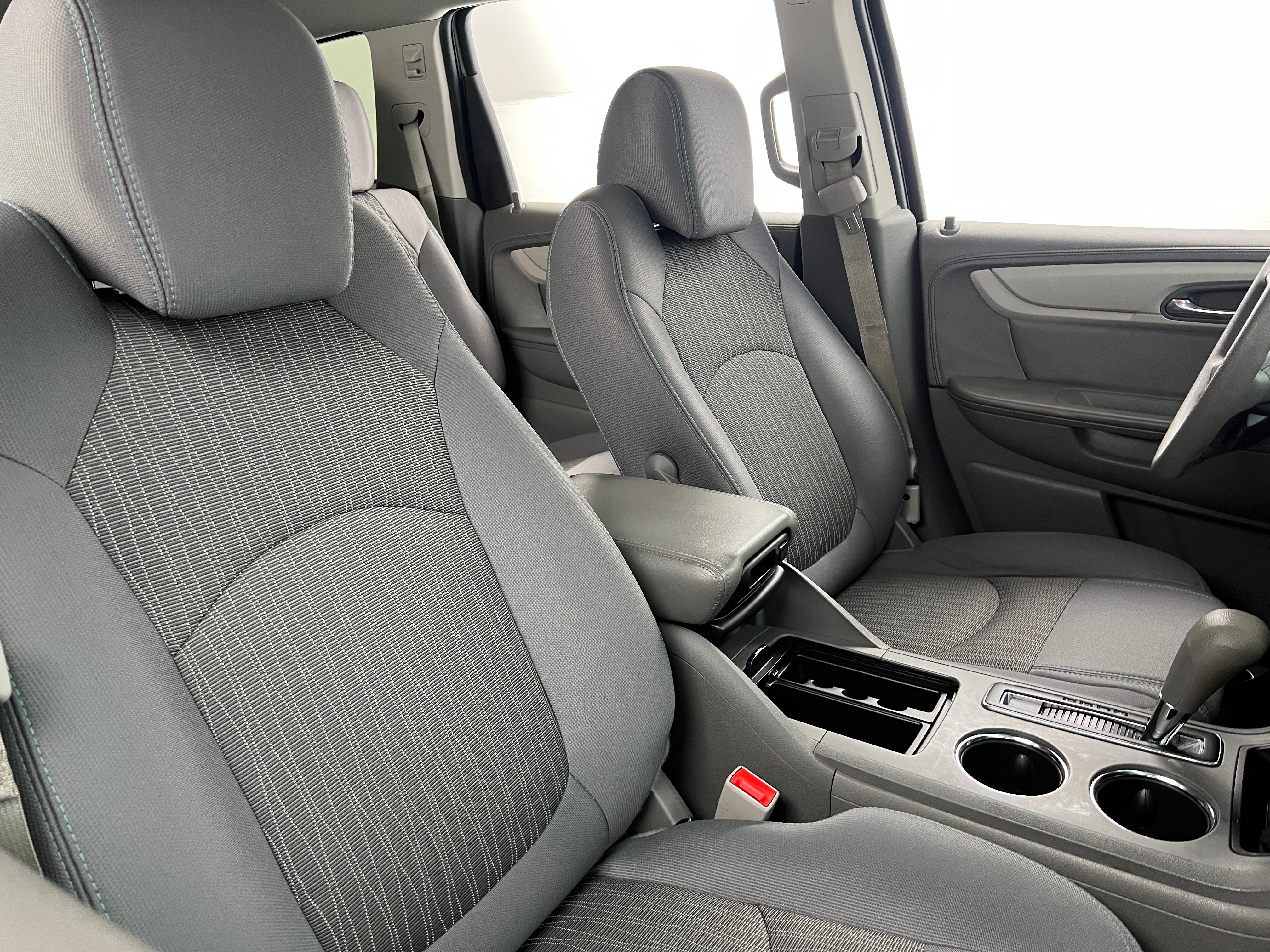 2016 Chevrolet Traverse LS 2