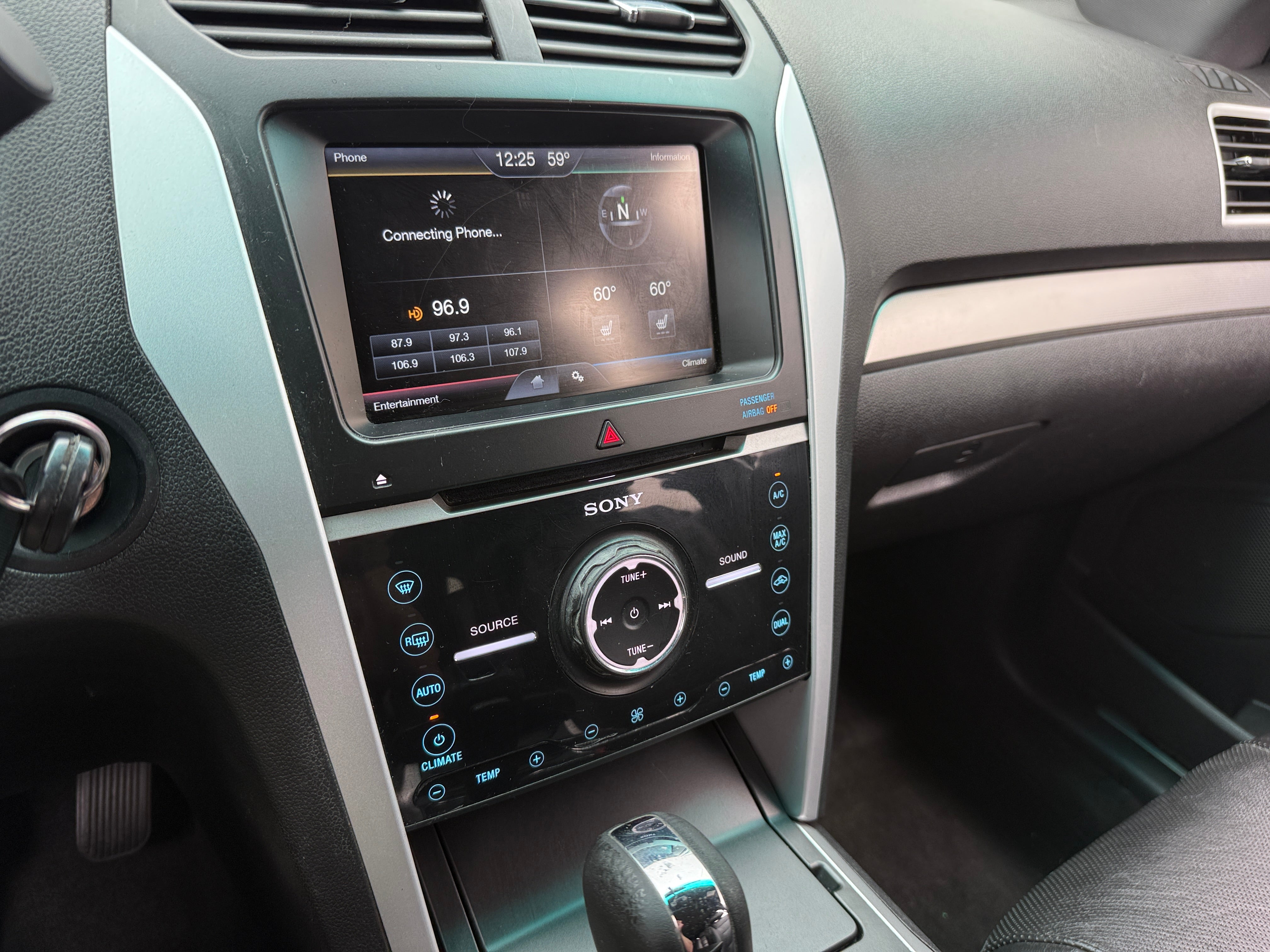 2013 Ford Explorer Sport 3
