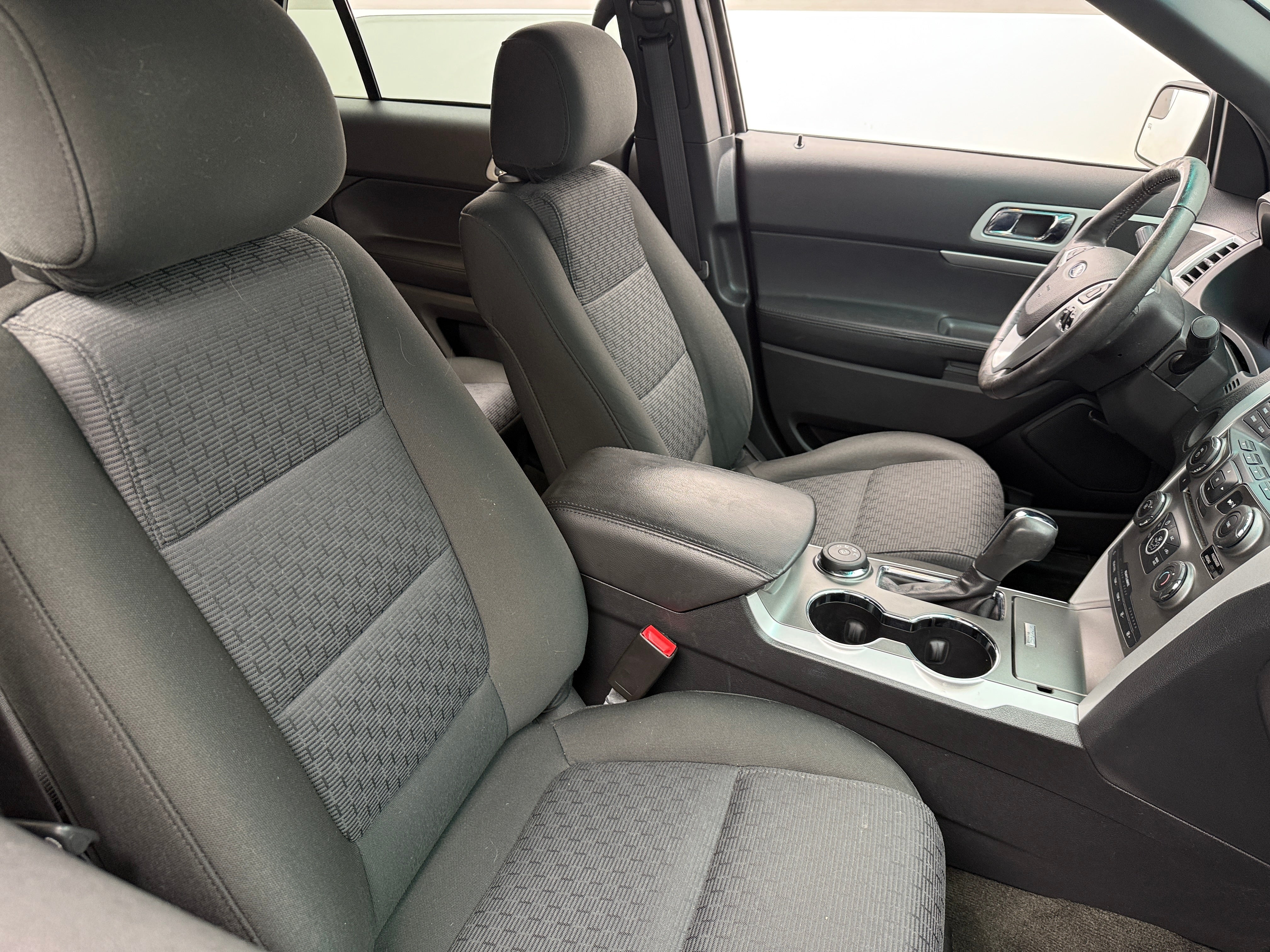 2015 Ford Explorer XLT 2