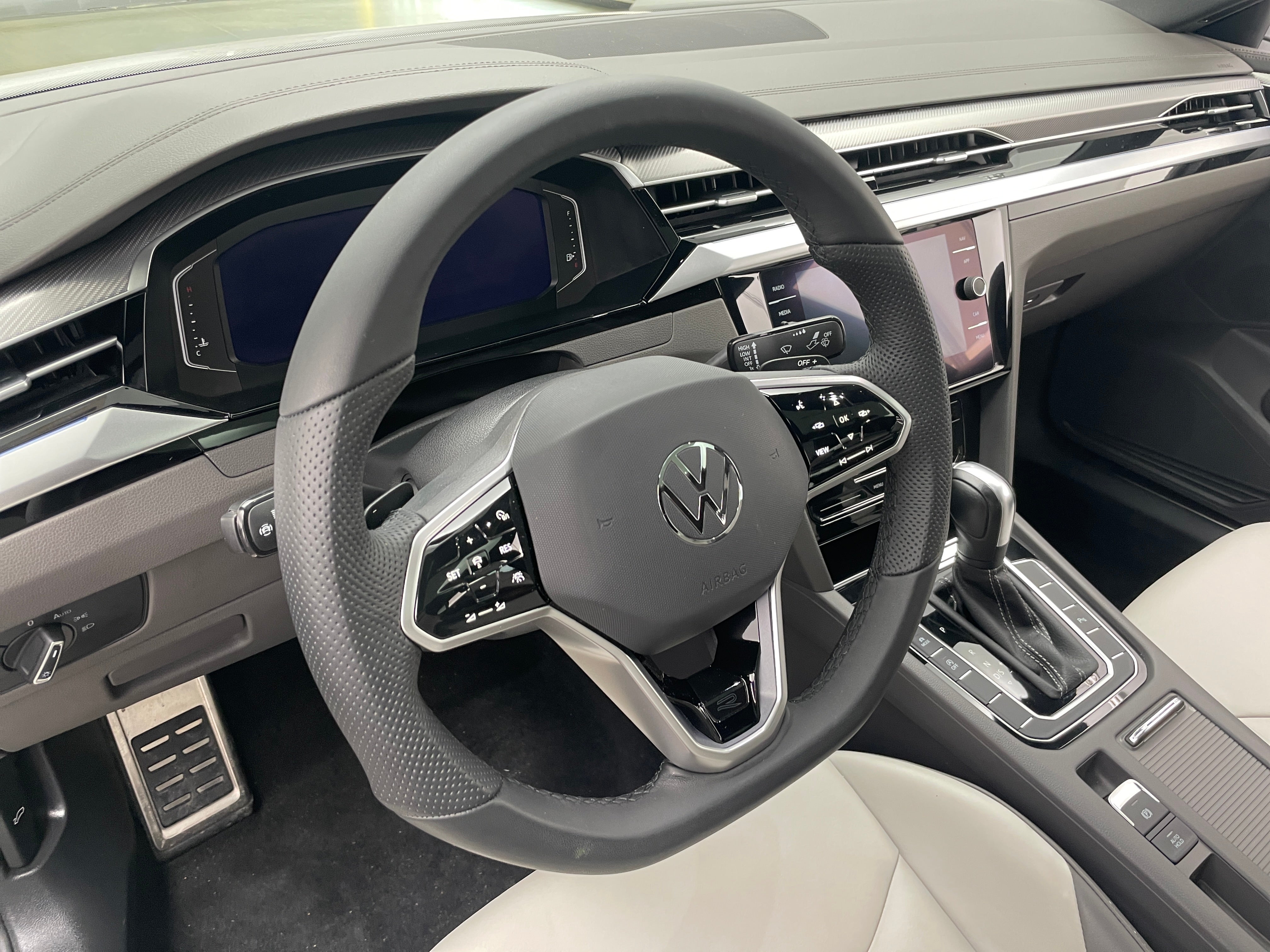 2022 Volkswagen Arteon SEL R-Line 4
