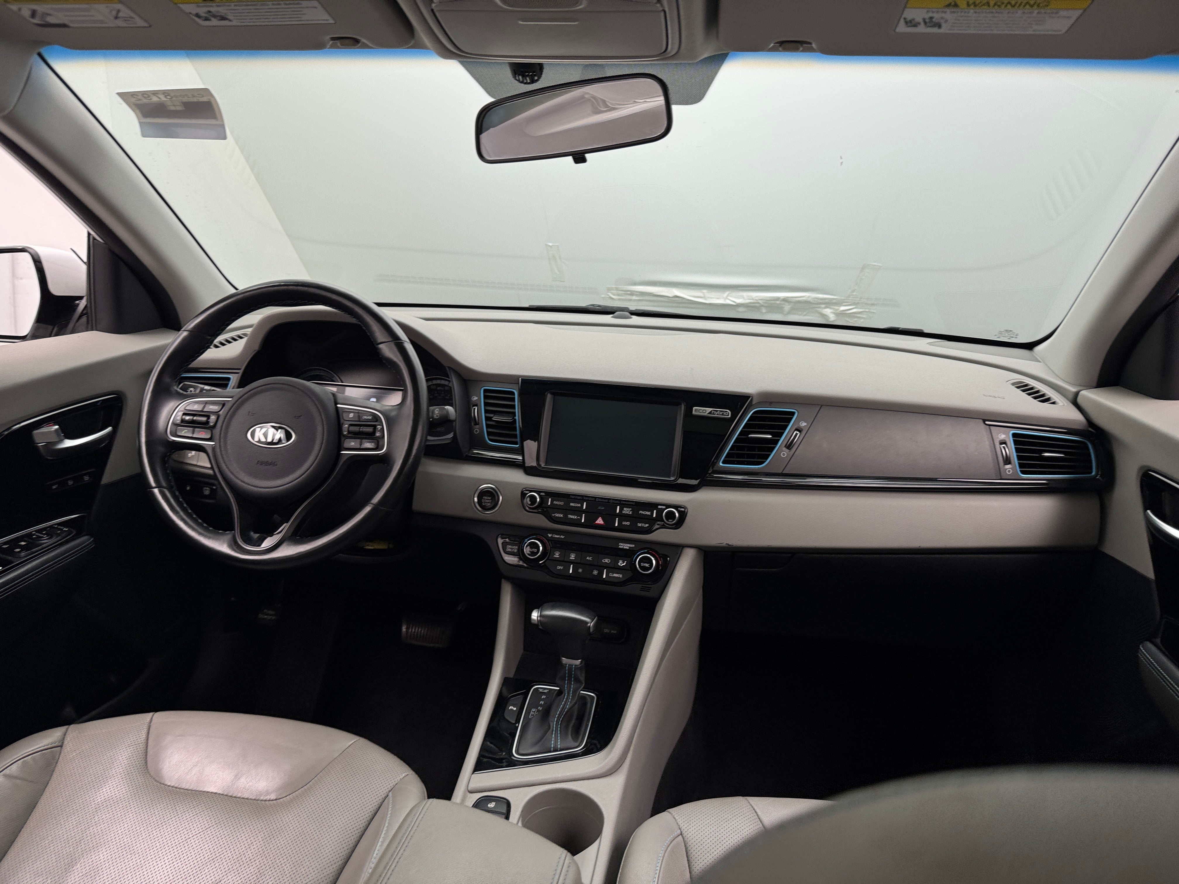 2017 Kia Niro Touring 2