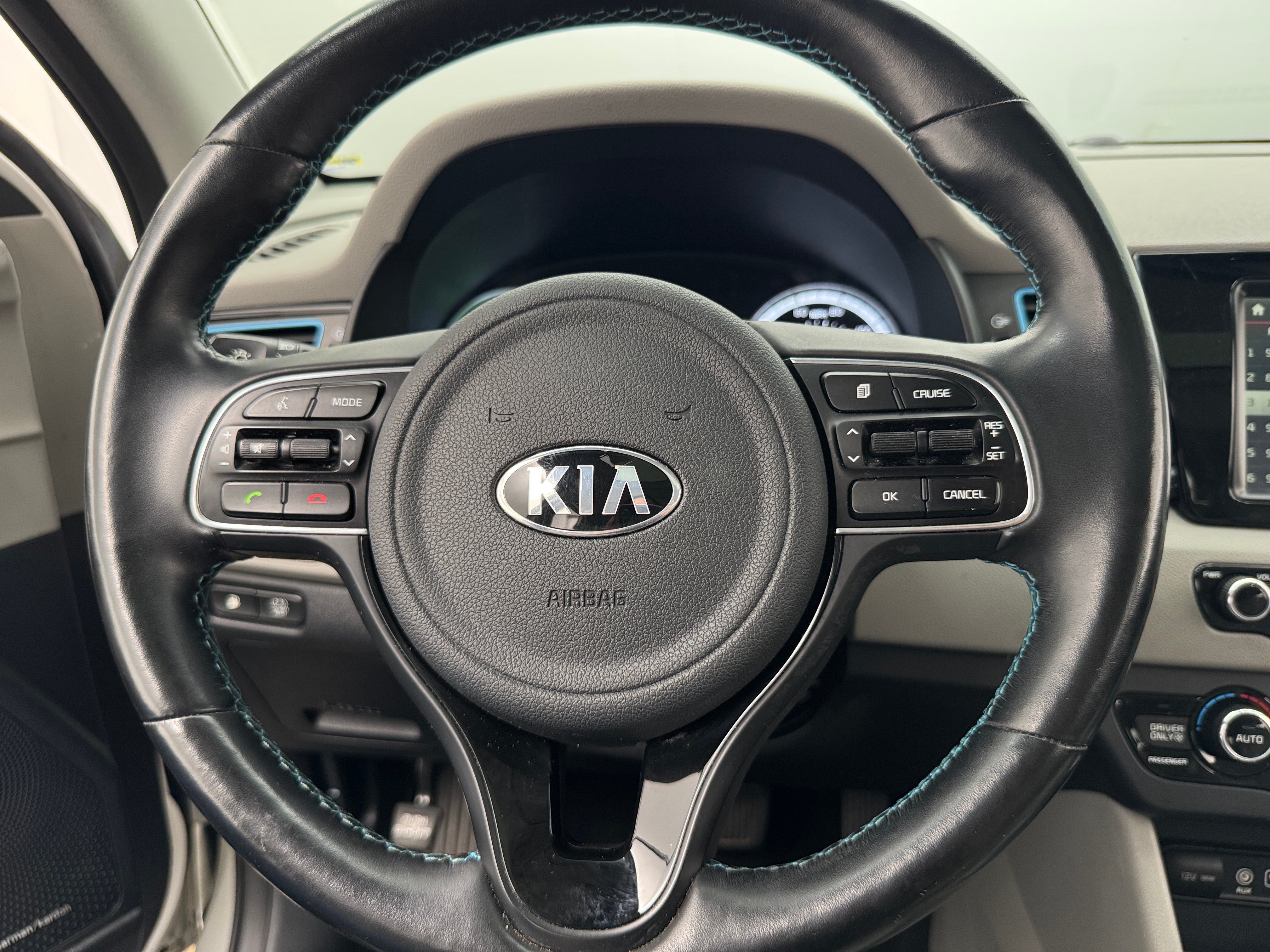 2017 Kia Niro Touring 4