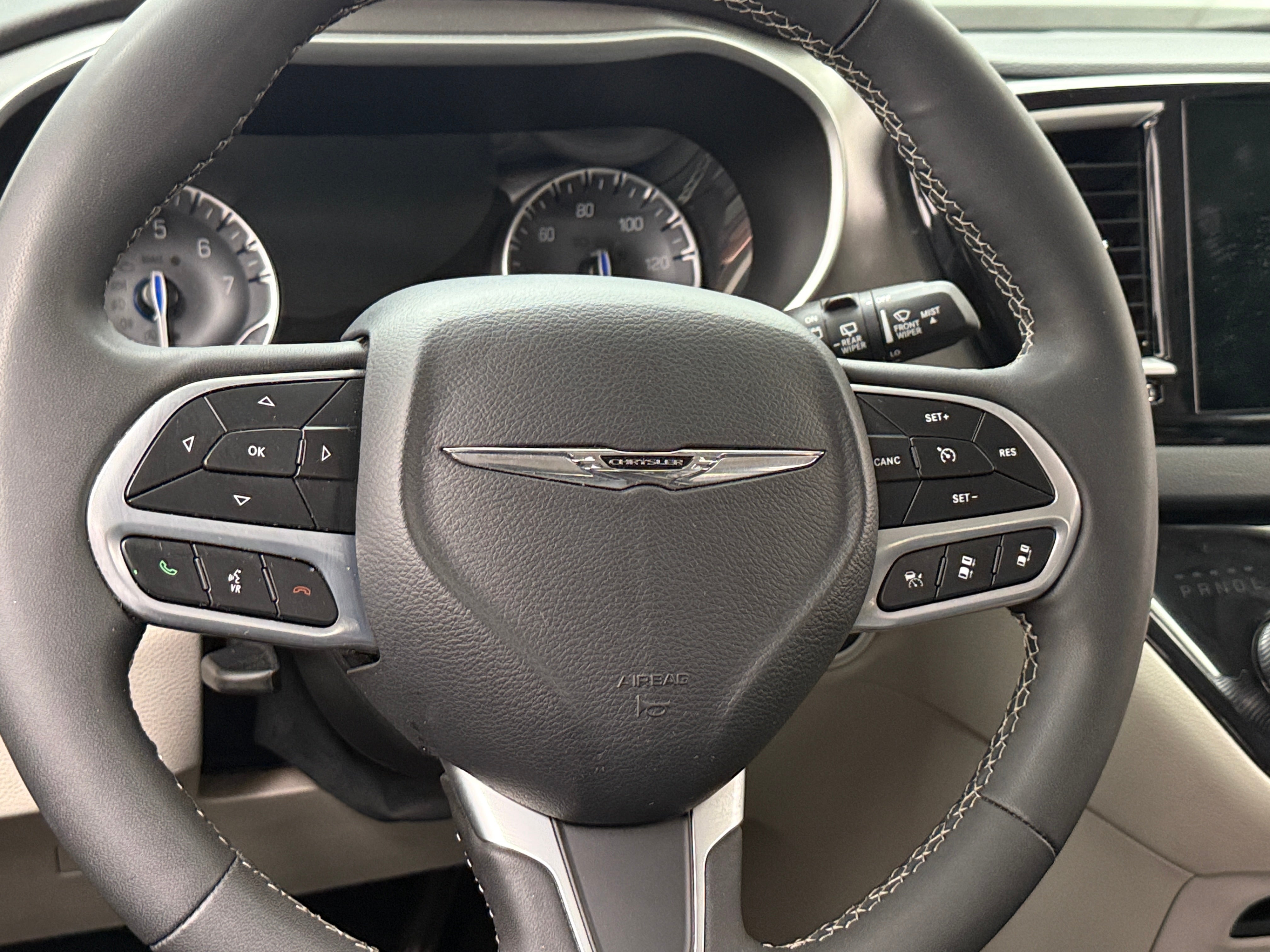 2023 Chrysler Pacifica Touring L 4