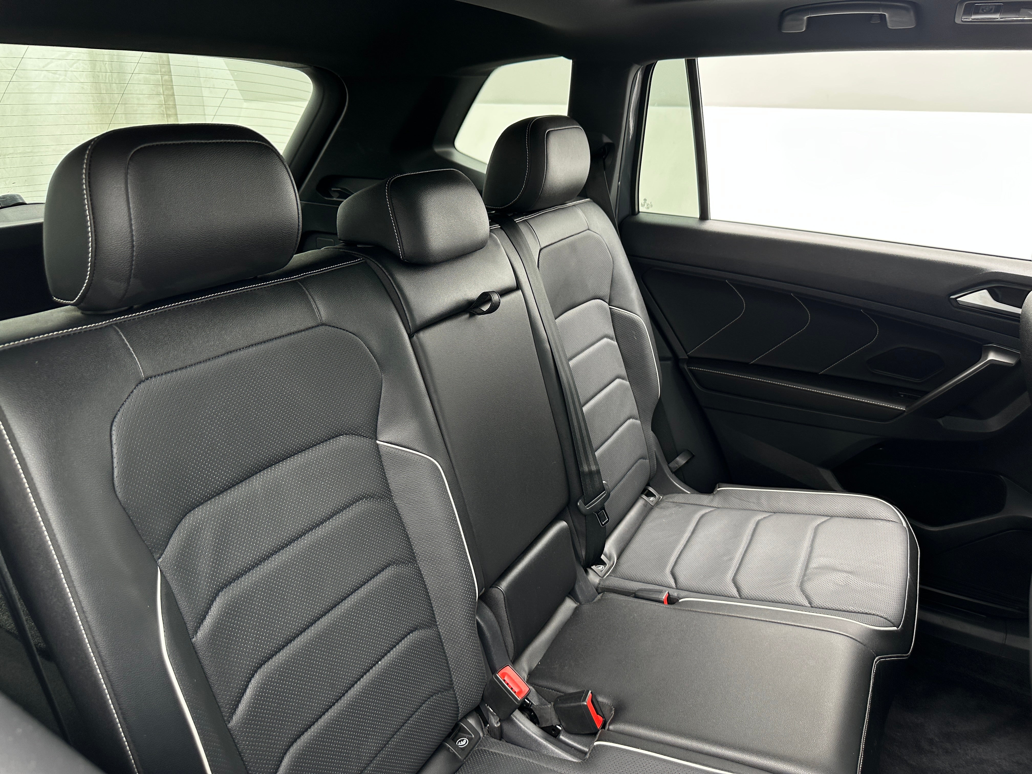2022 Volkswagen Tiguan SE R-Line 5