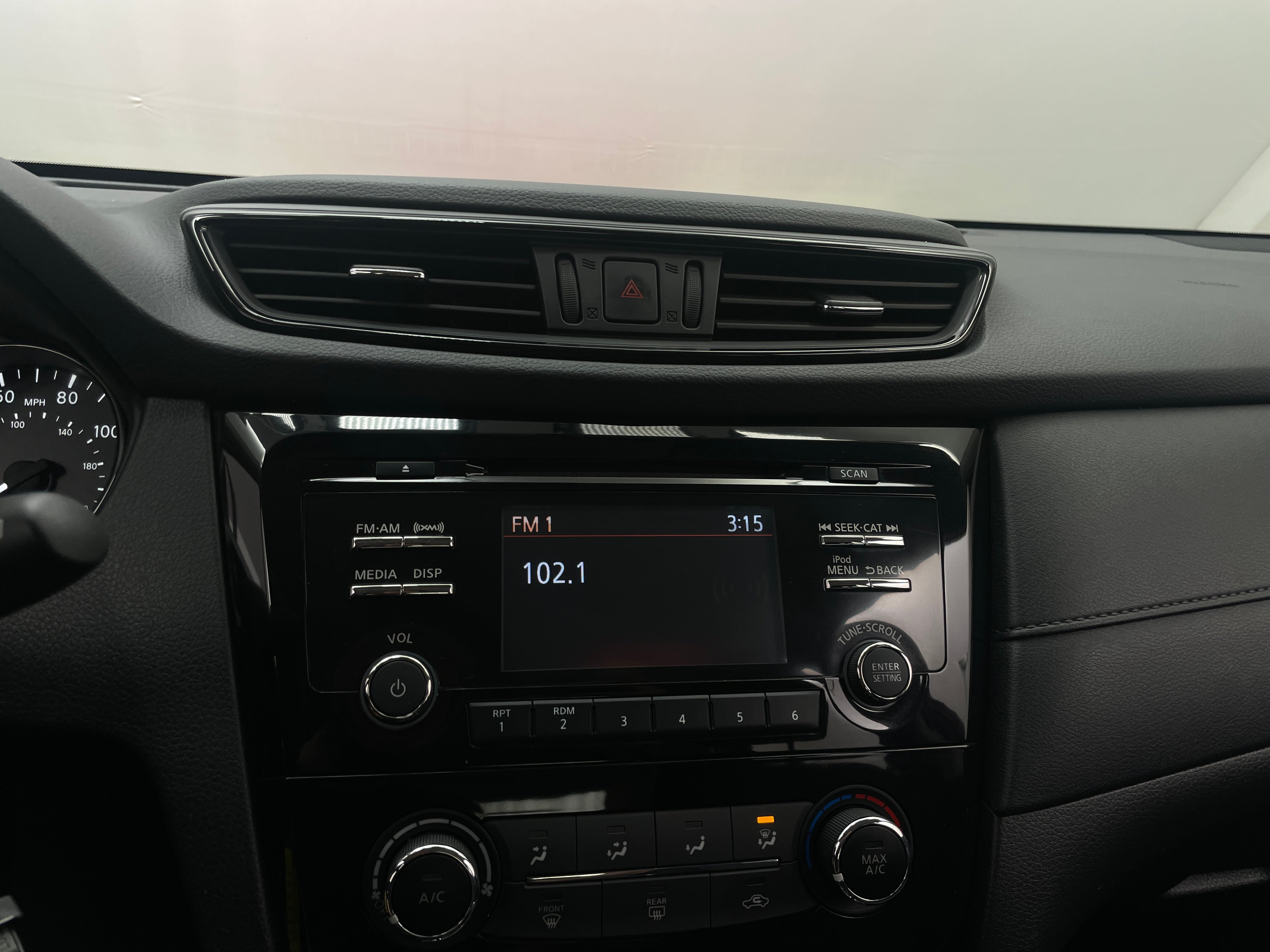 2017 Nissan Rogue S 4