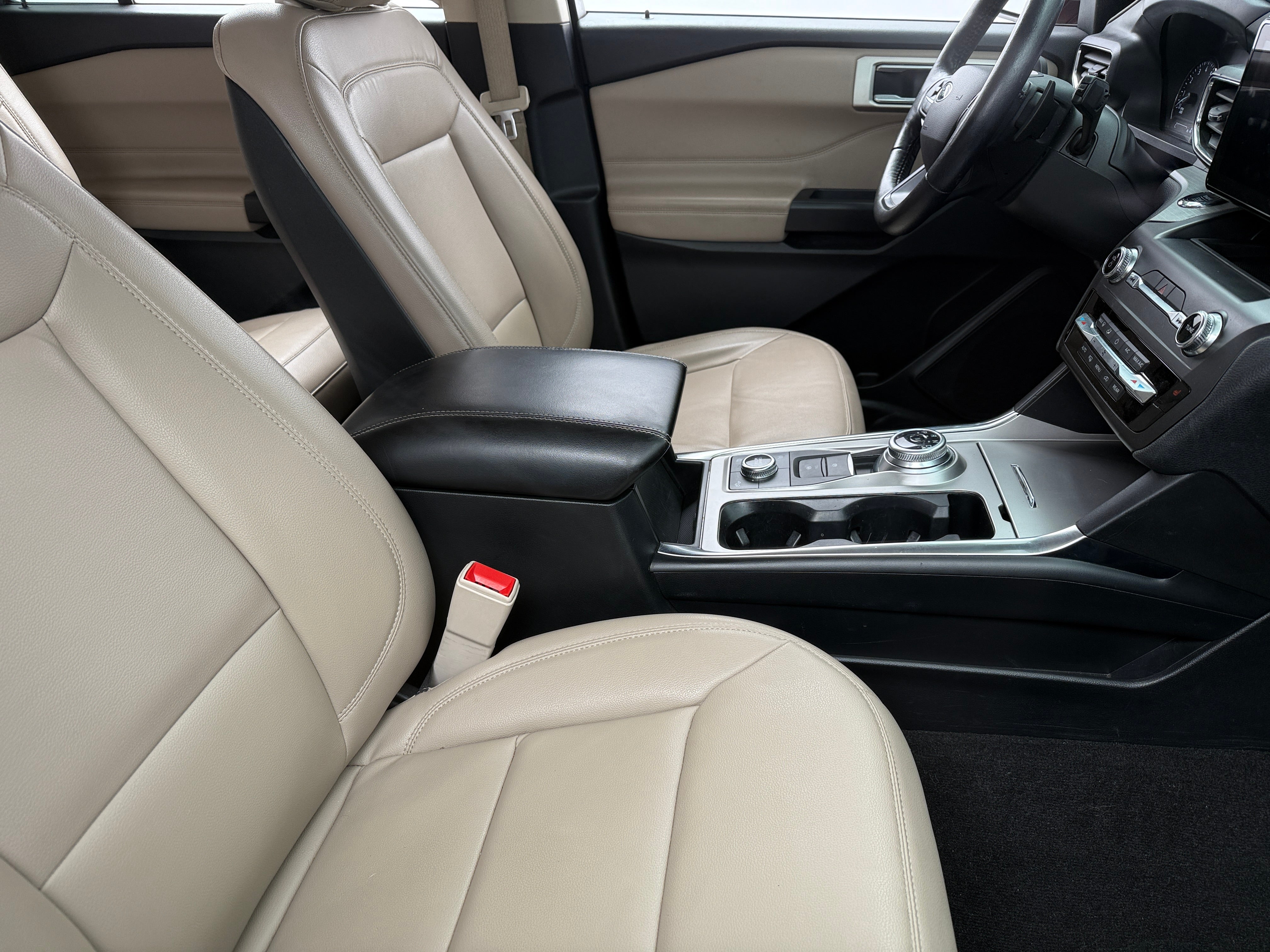 2020 Ford Explorer XLT 2