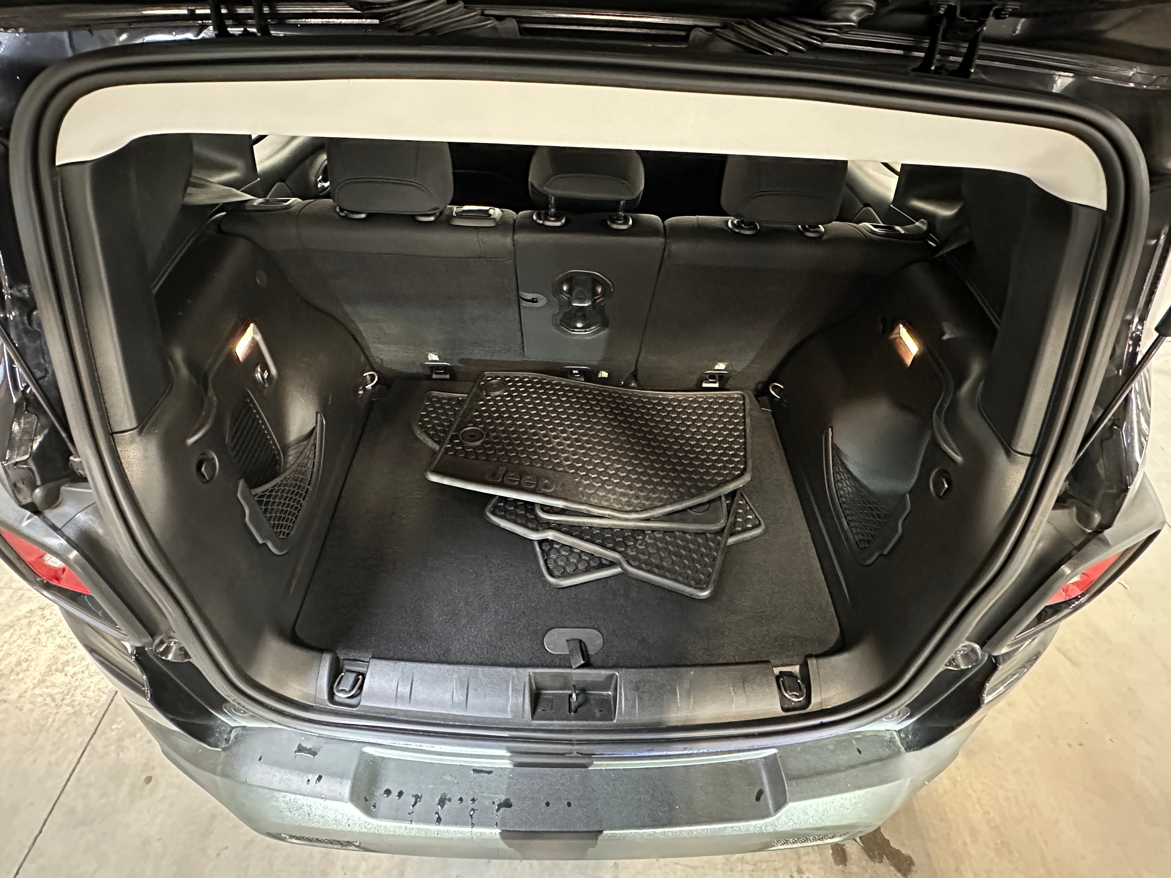 2016 Jeep Renegade Dawn of Justice 7