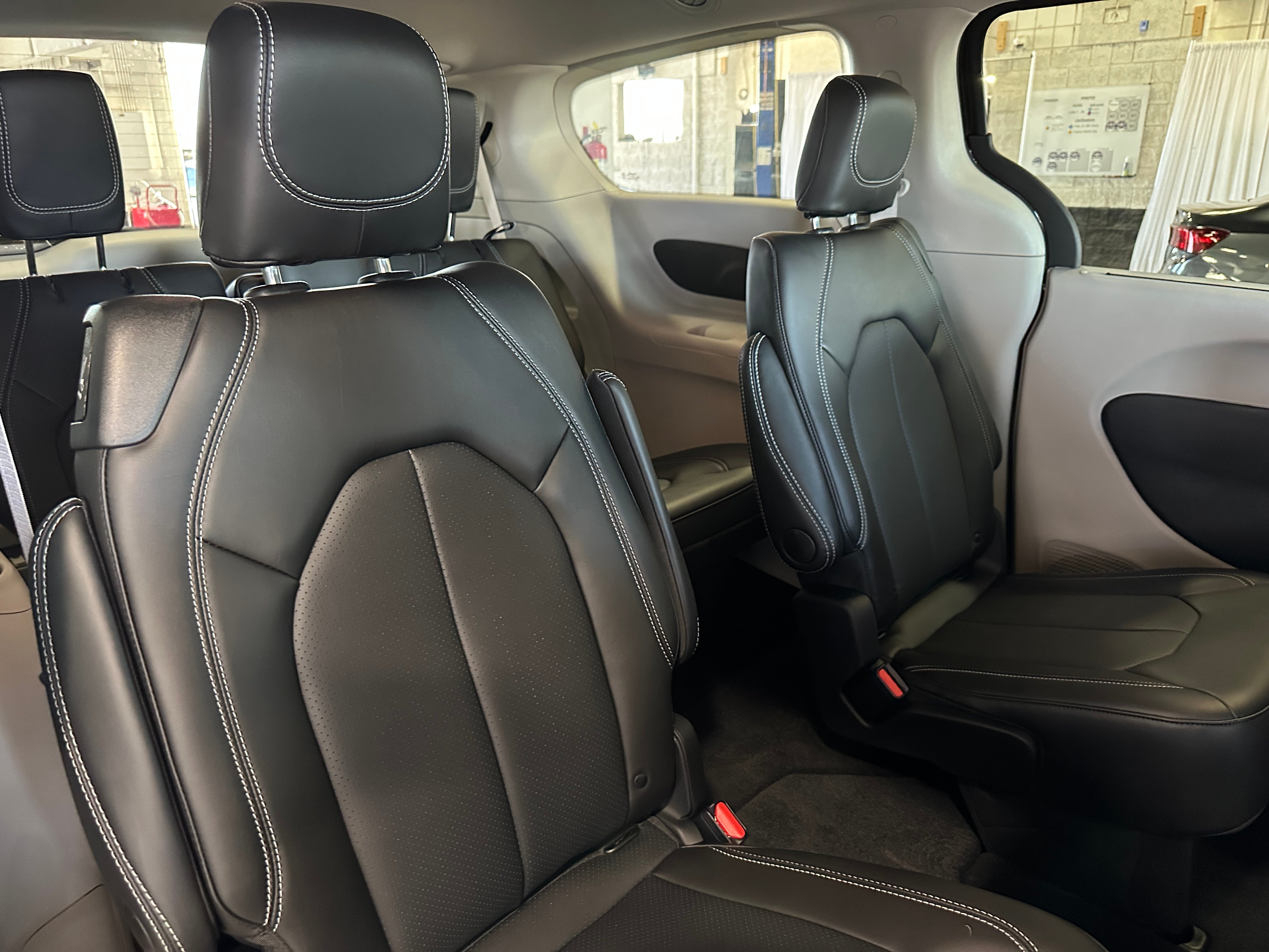 2024 Chrysler Pacifica Touring L 5