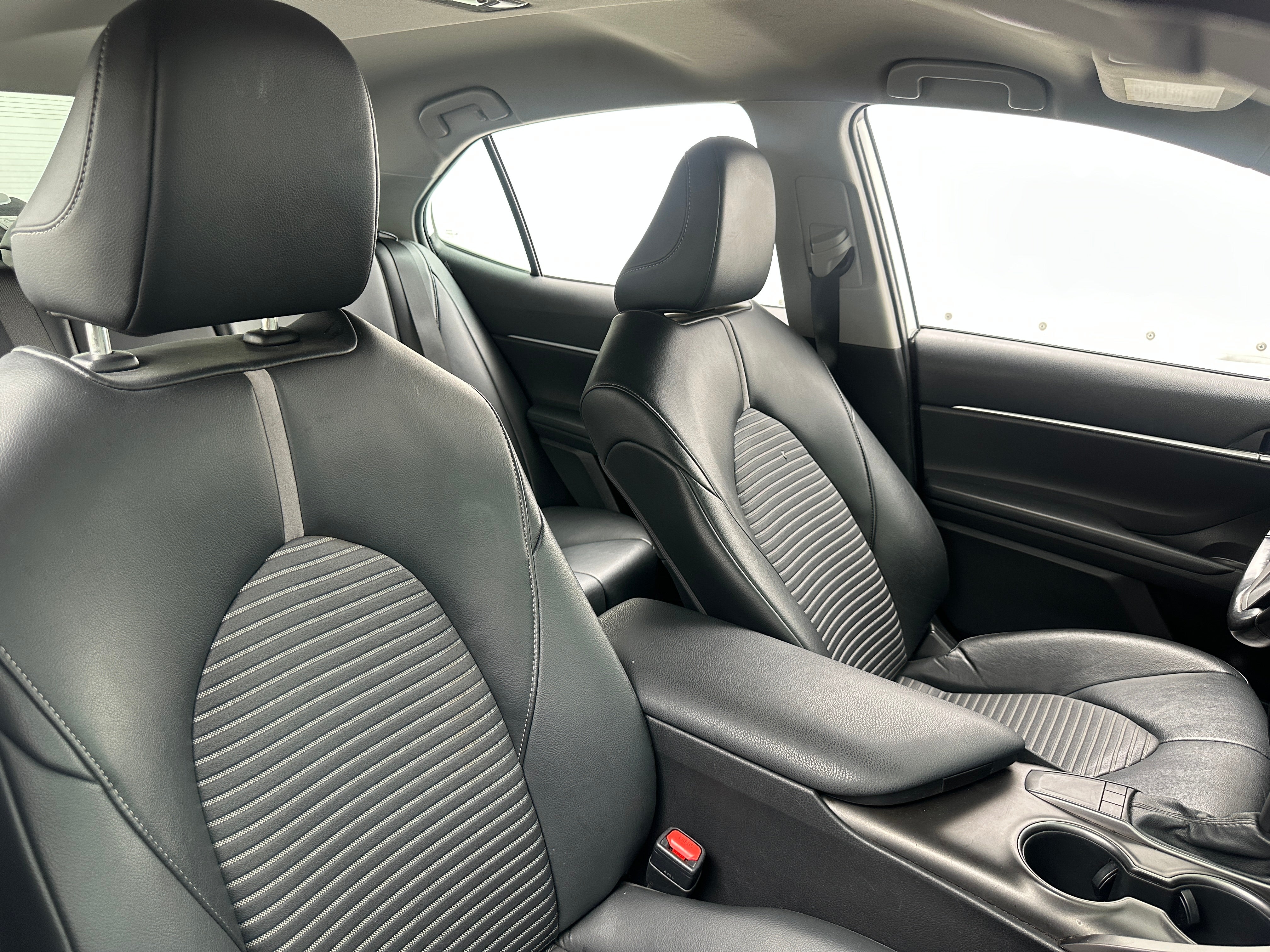 2022 Toyota Camry SE 2