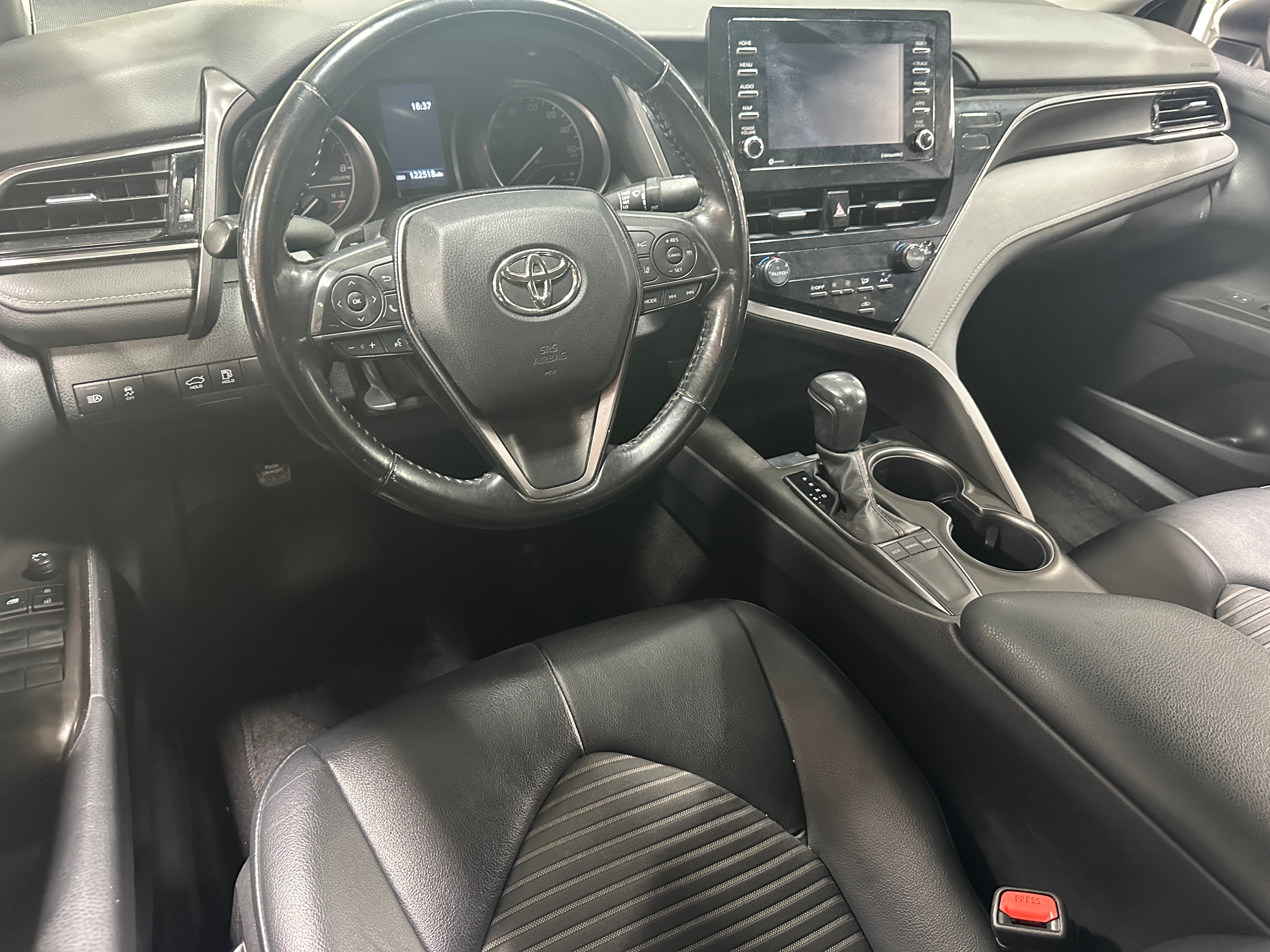 2022 Toyota Camry SE 3