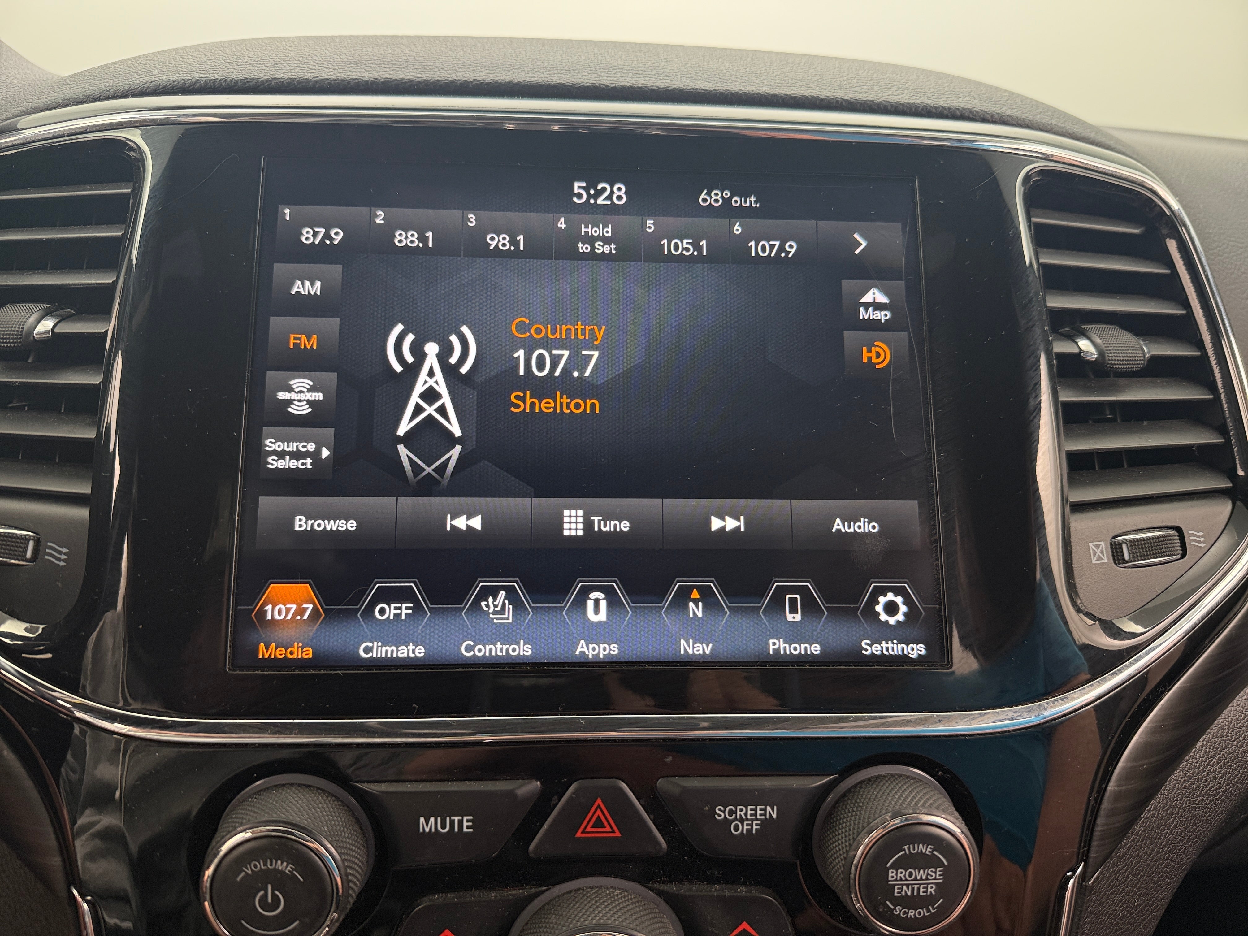 2019 Jeep Grand Cherokee Altitude 3
