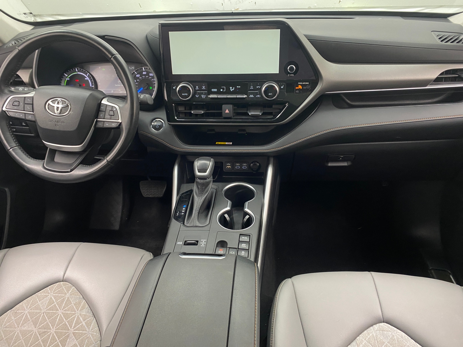 Thumbnail: 2023 Toyota Highlander - 3