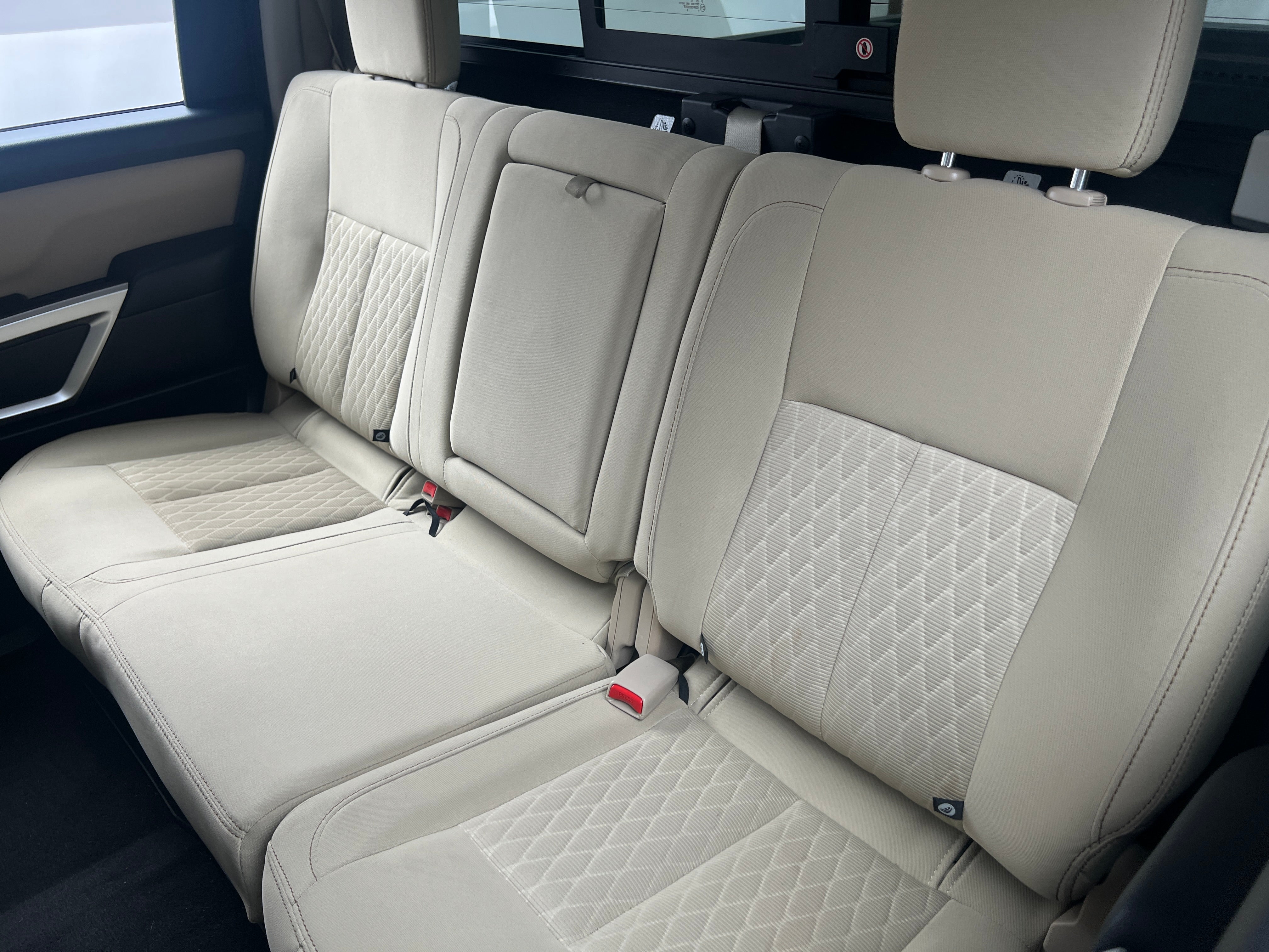 2017 Nissan Titan SV 6