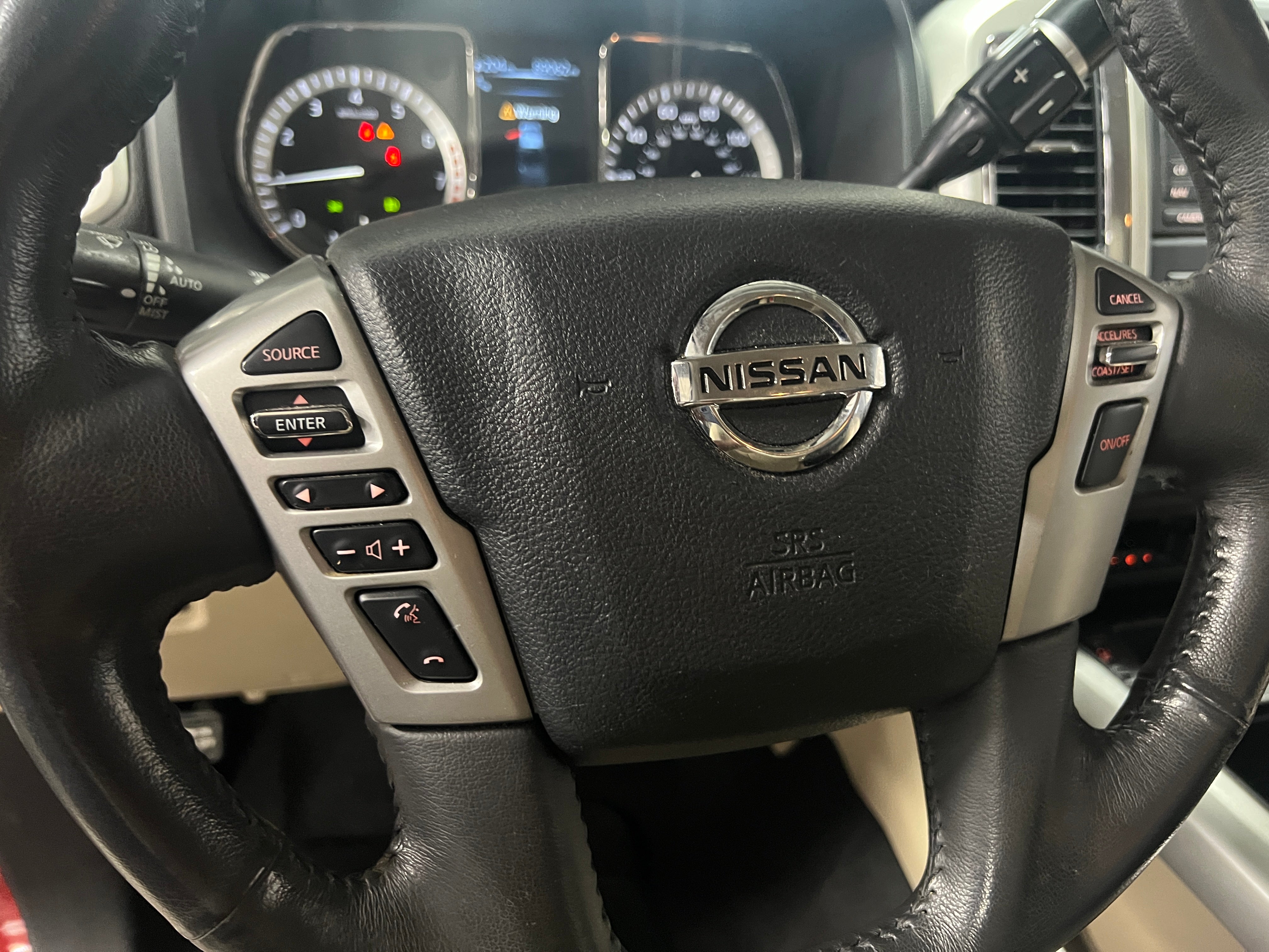 2017 Nissan Titan SV 5