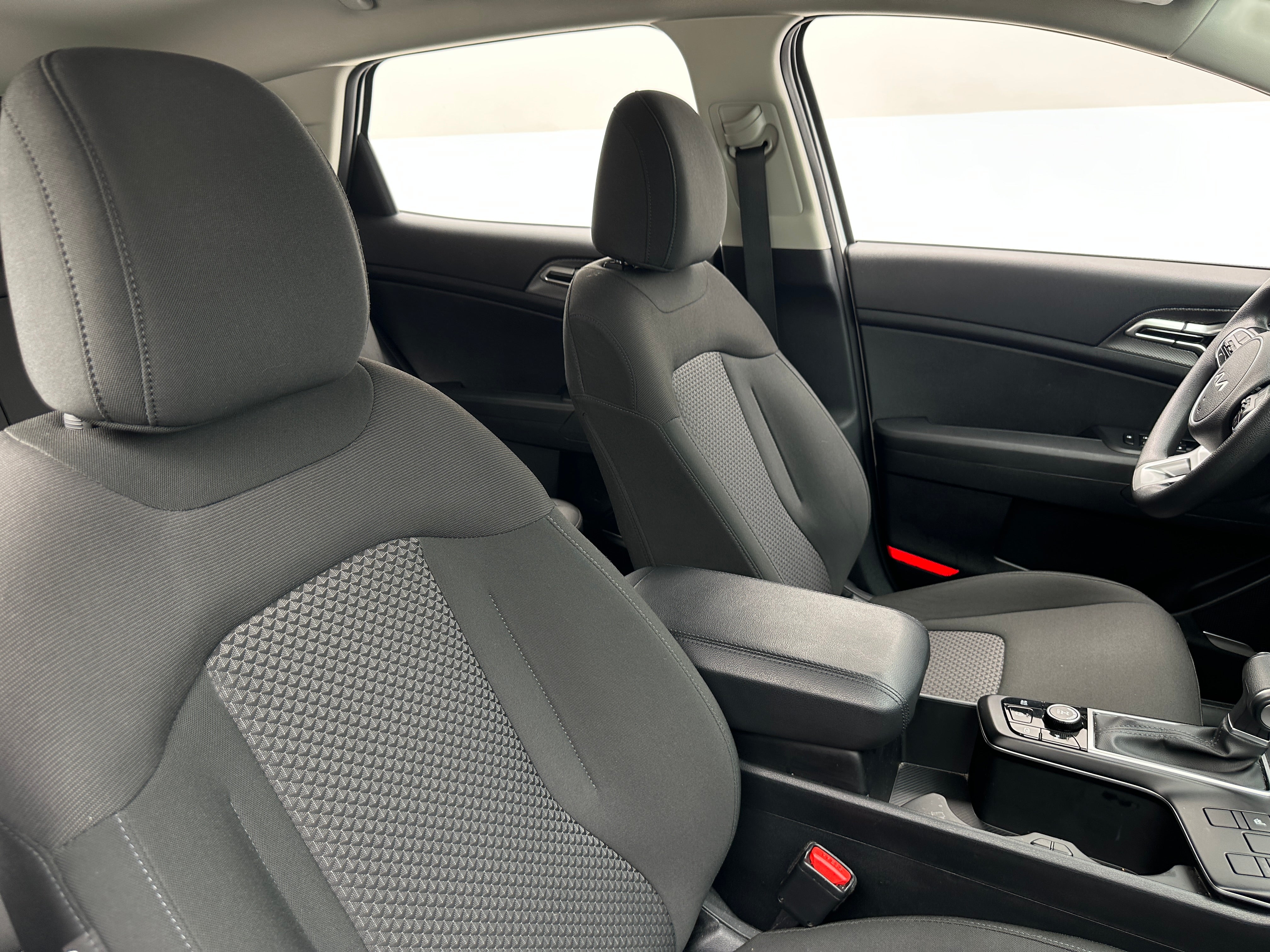 2024 Kia Sportage LX 2