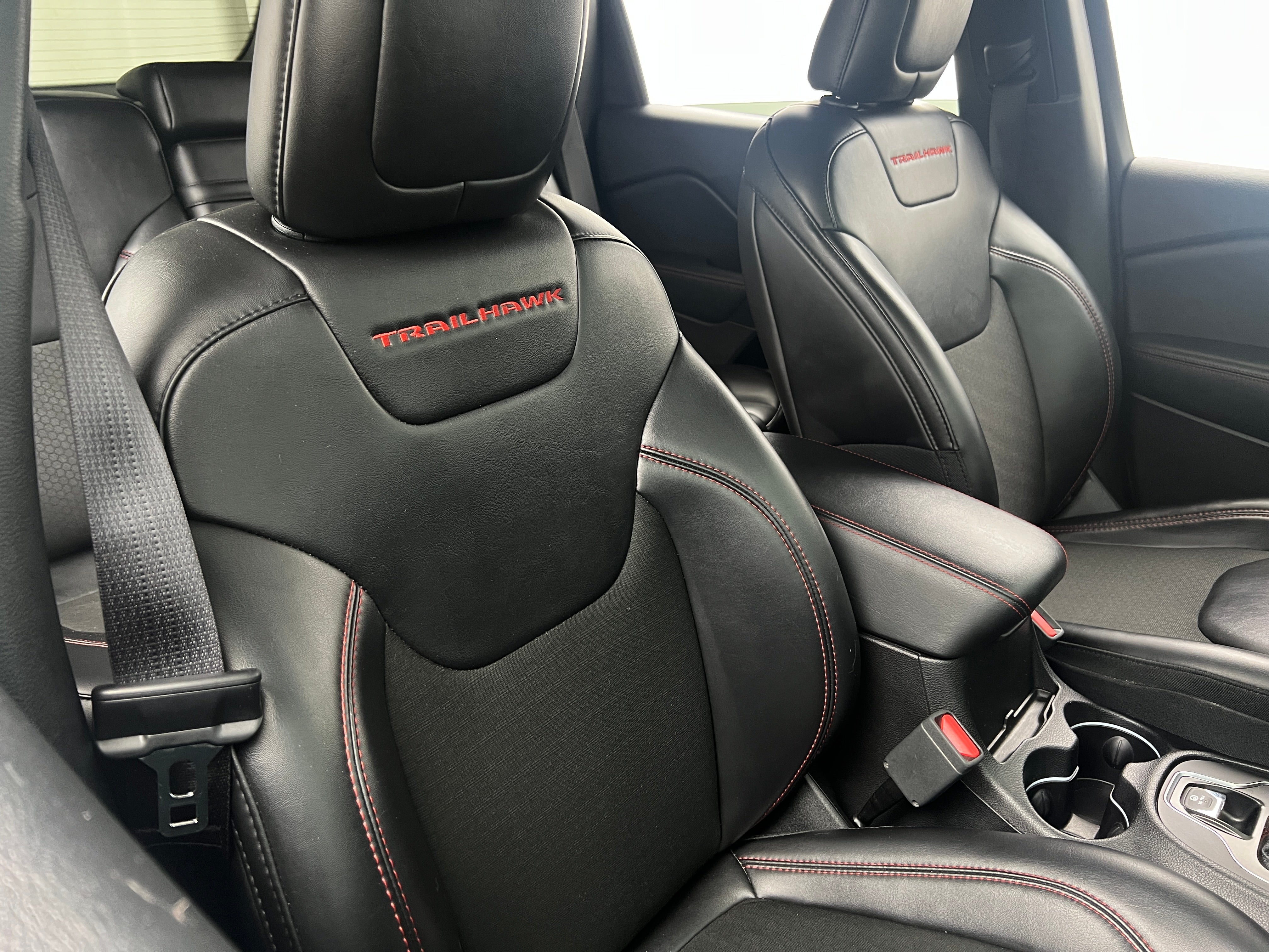 2019 Jeep Cherokee Trailhawk 2