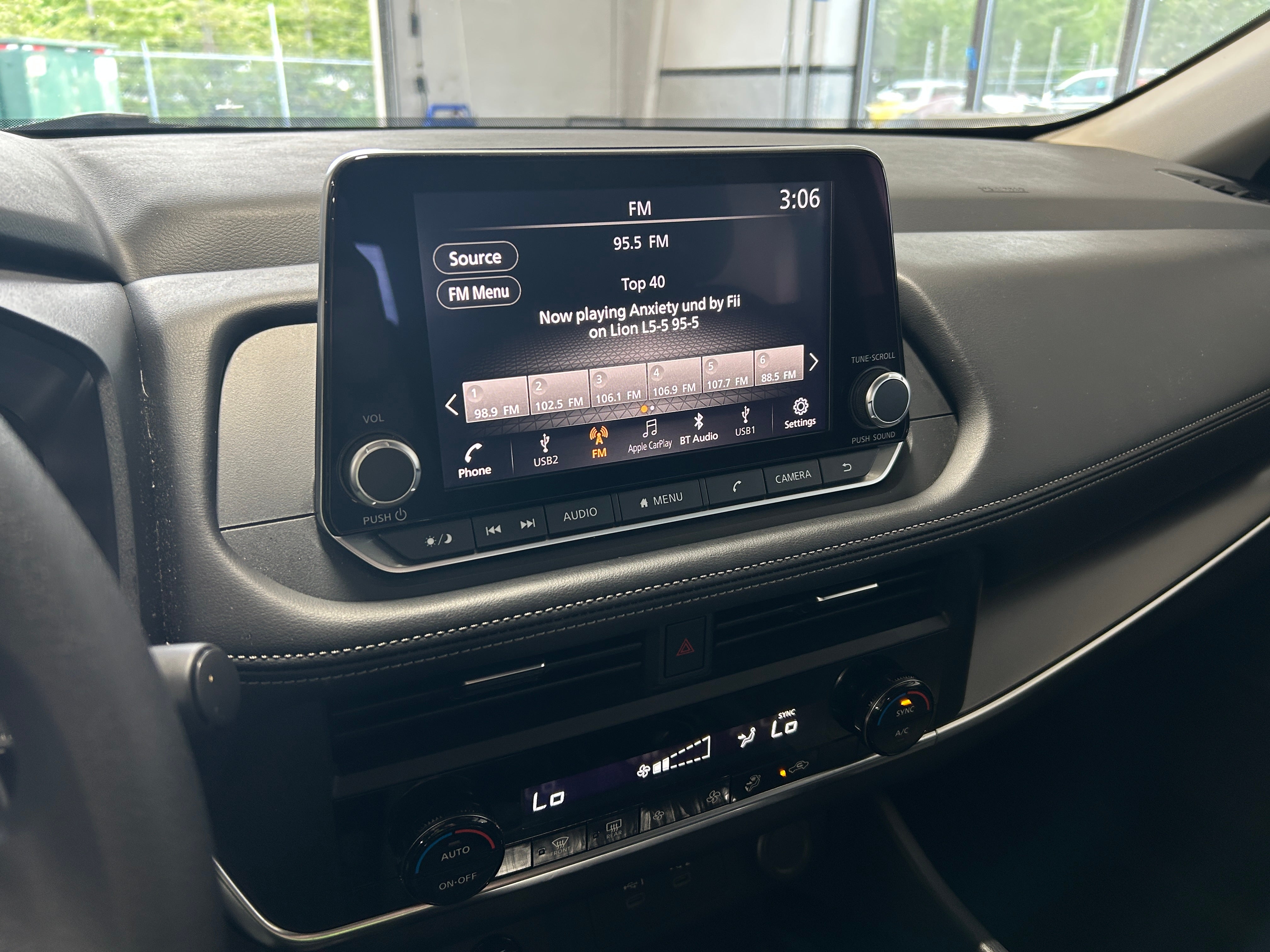 2024 Nissan Rogue SV 4