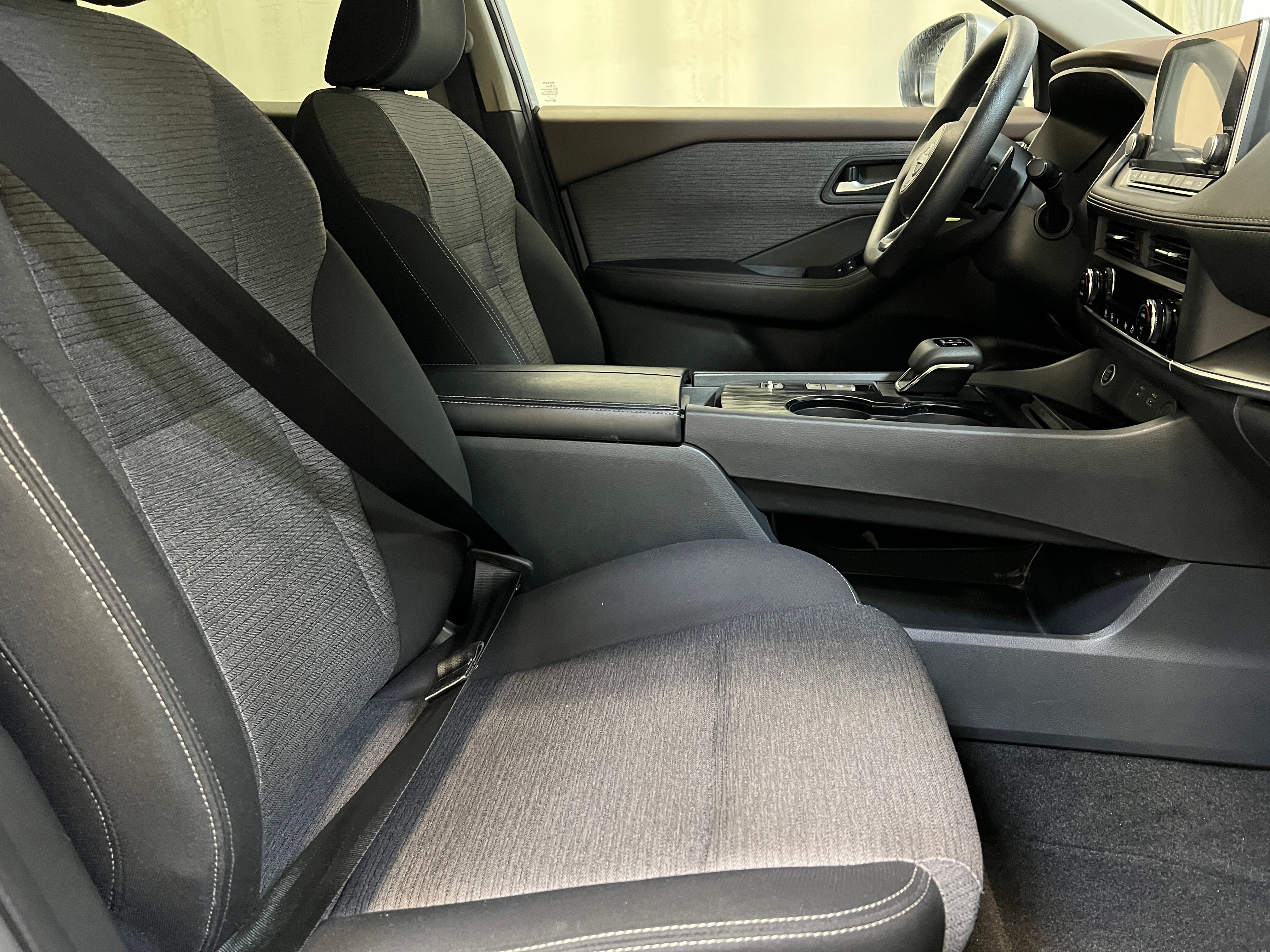 2023 Nissan Rogue SV 2