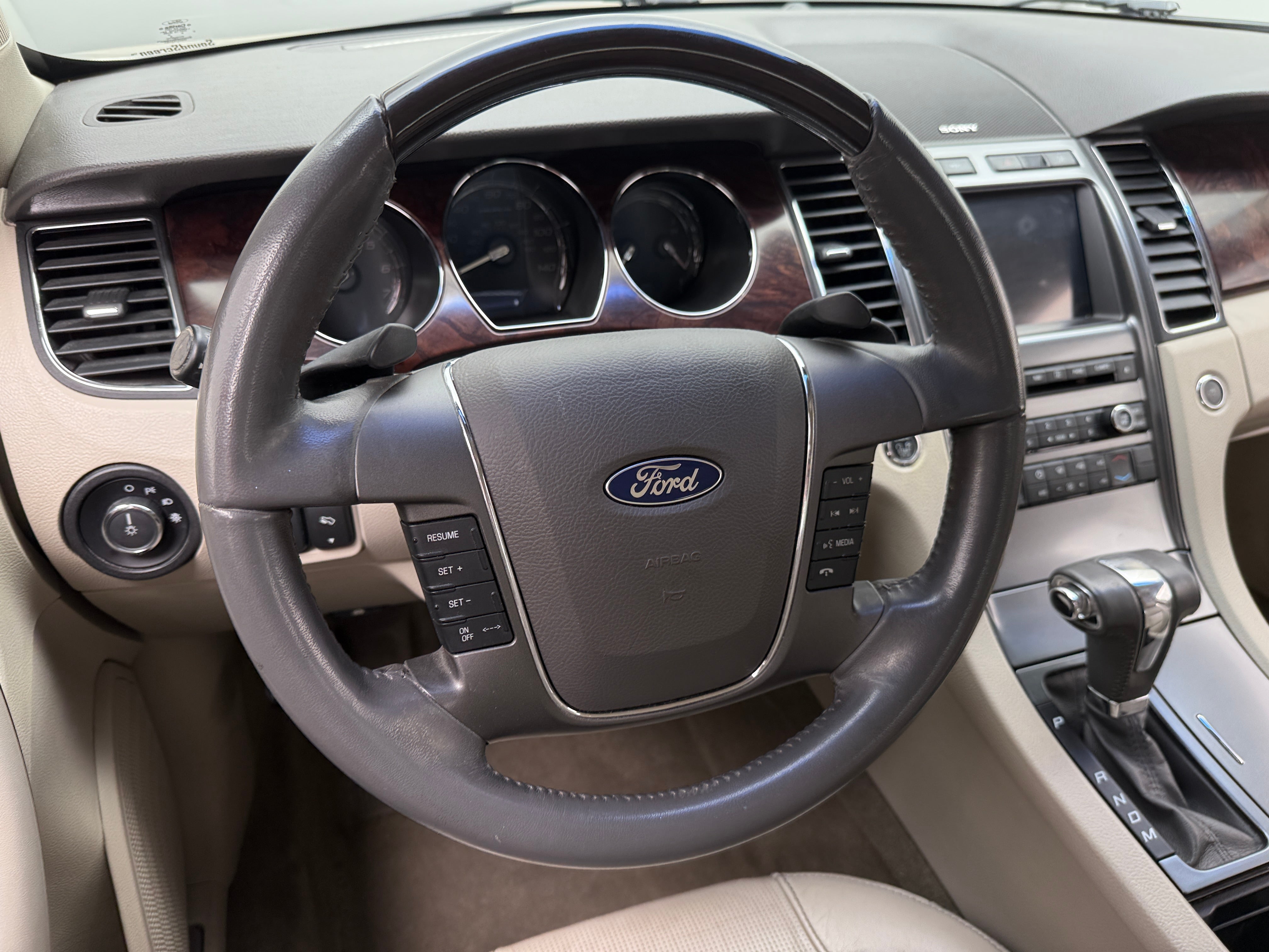 2011 Ford Taurus Limited Edition 4