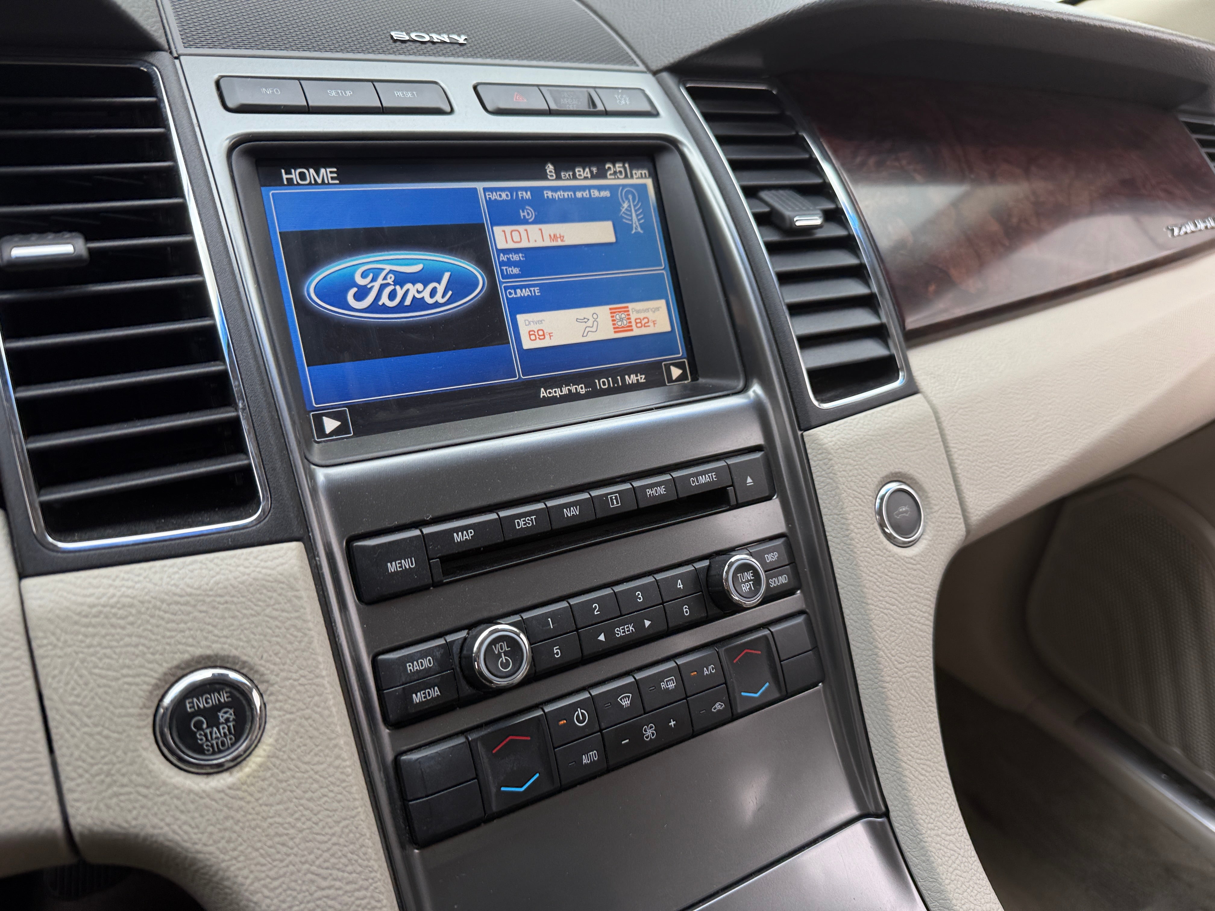 2011 Ford Taurus Limited Edition 3