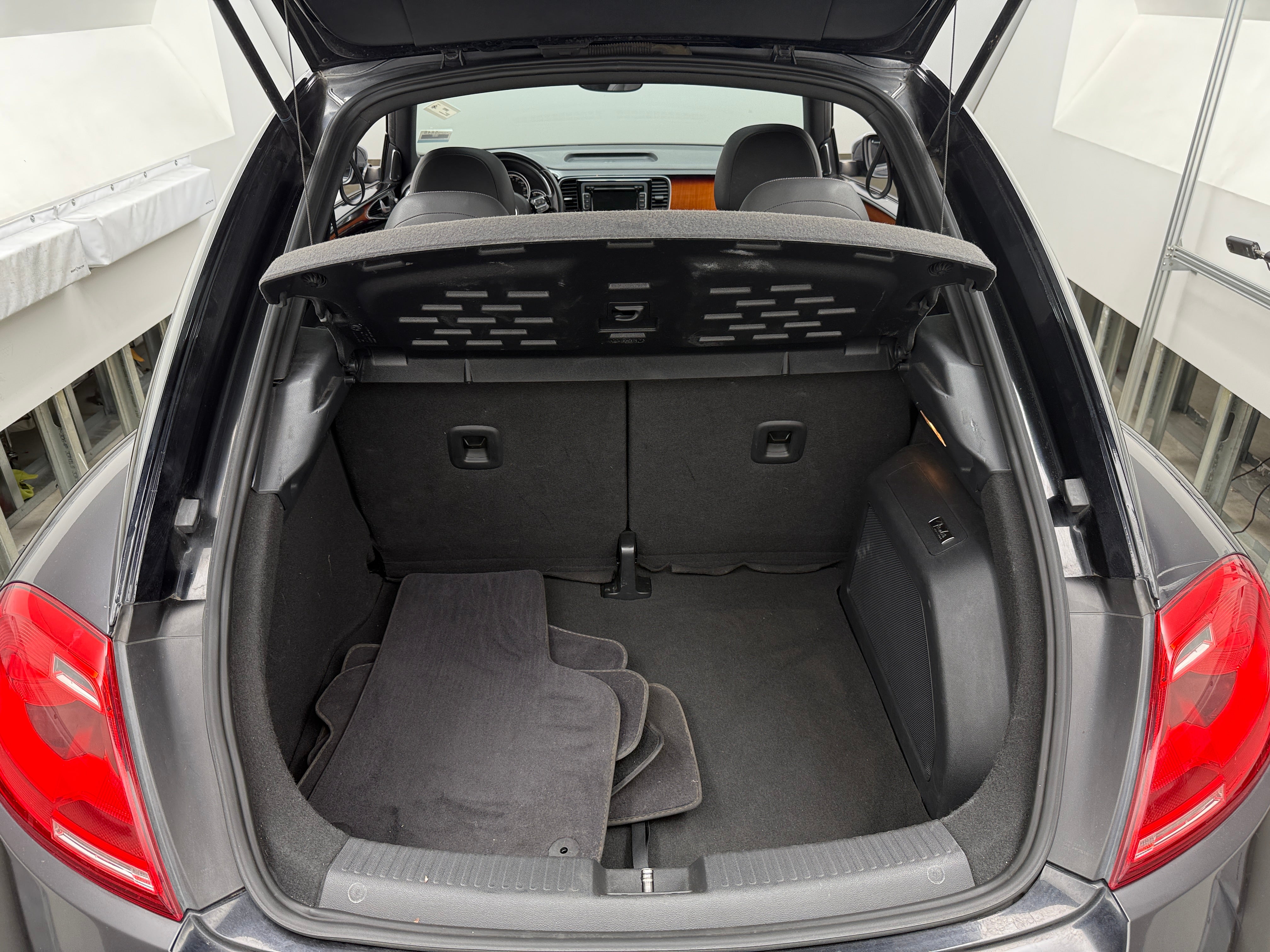2013 Volkswagen Beetle Fender Edition 7